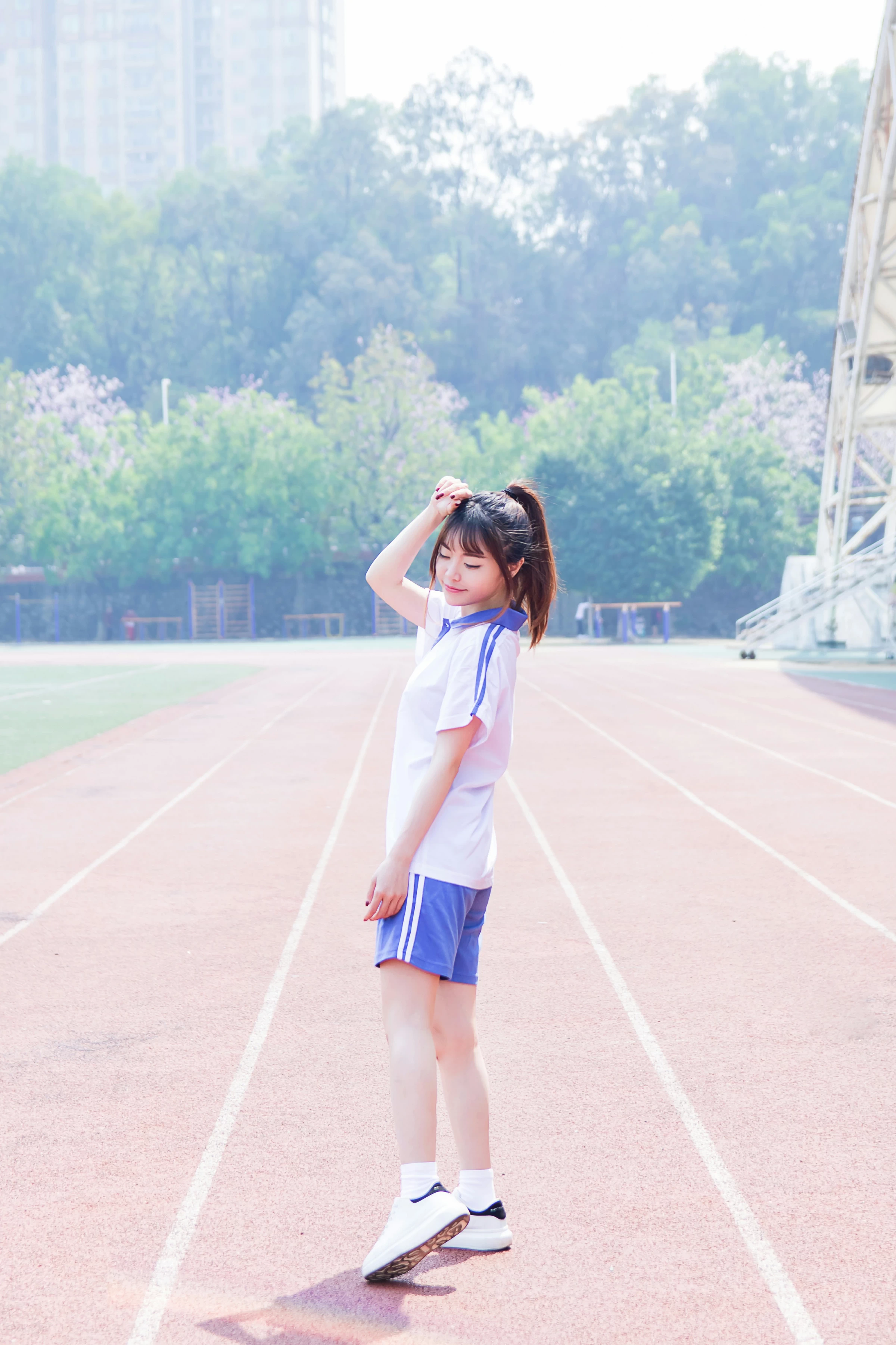 [YALAYI雅拉伊]NO.731 《那些年》 阳阳 白色短袖校服加蓝色短裤私房写真集第7张