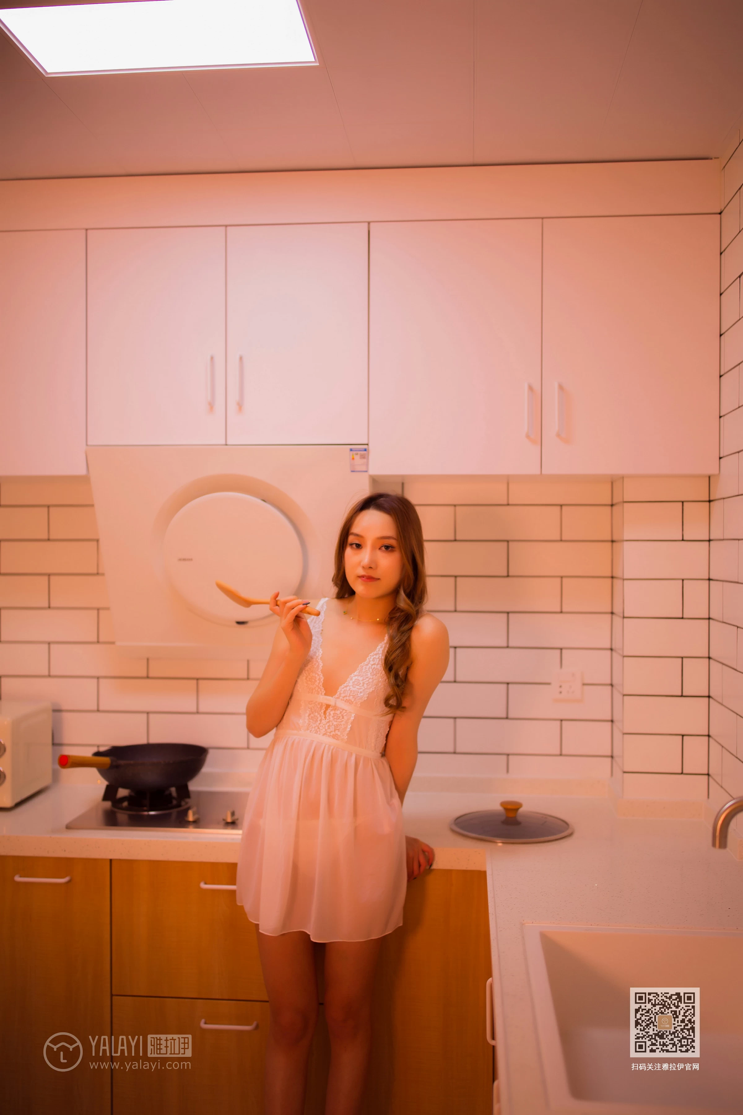 [YALAYI雅拉伊]Vol.461 下班快回来 上官莹莹 白色透视情趣睡衣性感私房写真集第5张