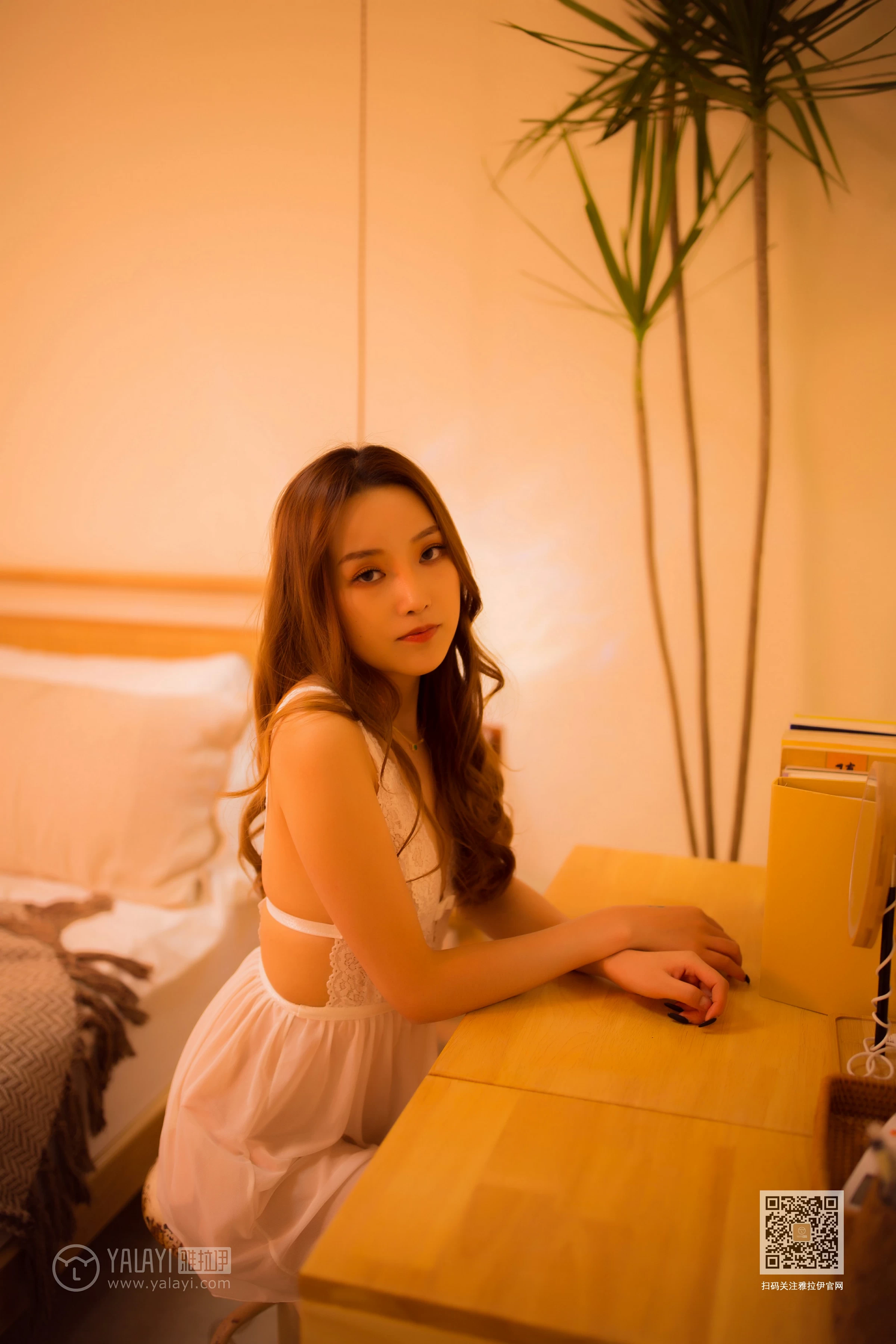 [YALAYI雅拉伊]Vol.461 下班快回来 上官莹莹 白色透视情趣睡衣性感私房写真集第15张
