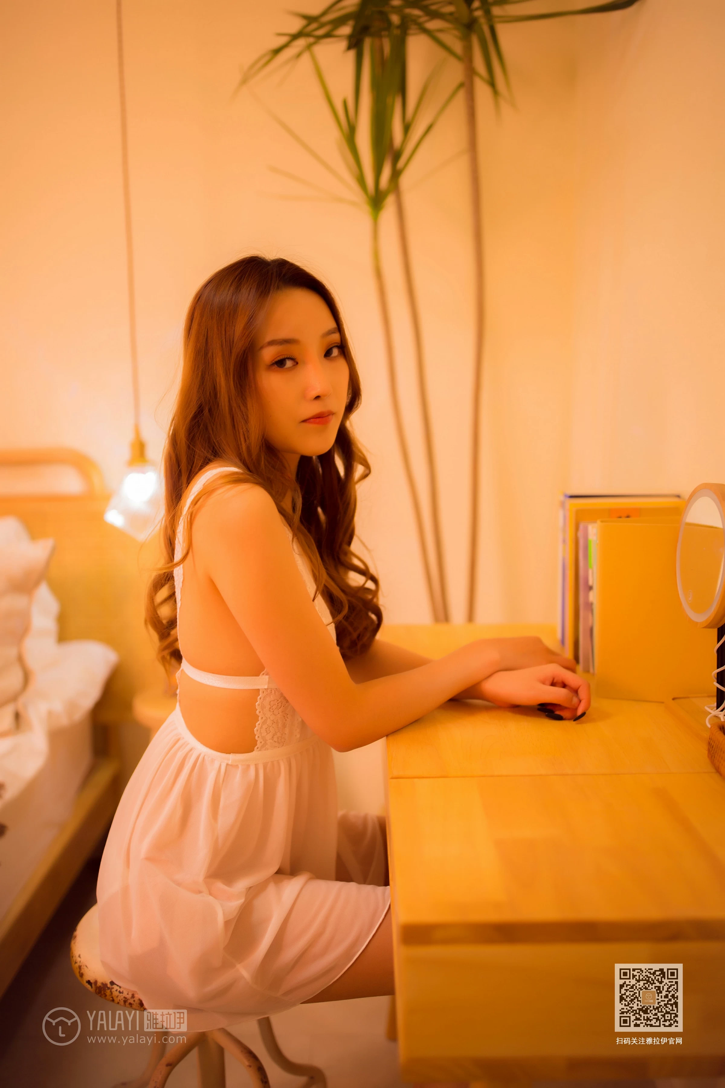 [YALAYI雅拉伊]Vol.461 下班快回来 上官莹莹 白色透视情趣睡衣性感私房写真集第15张