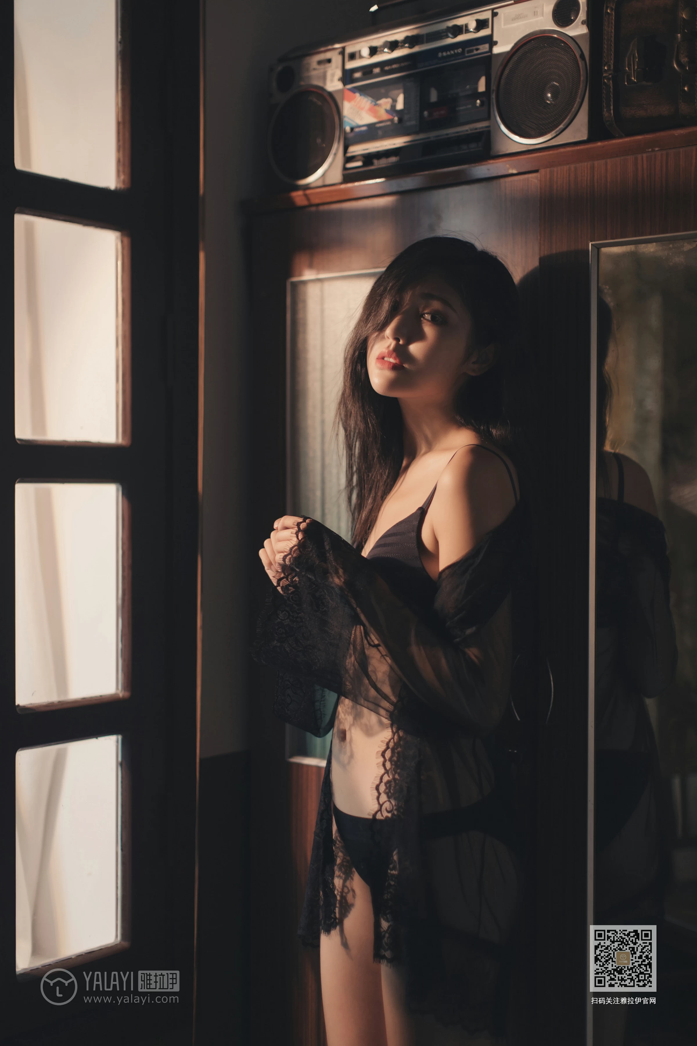 [YALAYI雅拉伊]Vol.470 秋色满房 苍儿 黑色透视情趣睡衣加黑色内衣性感私房写真集第5张