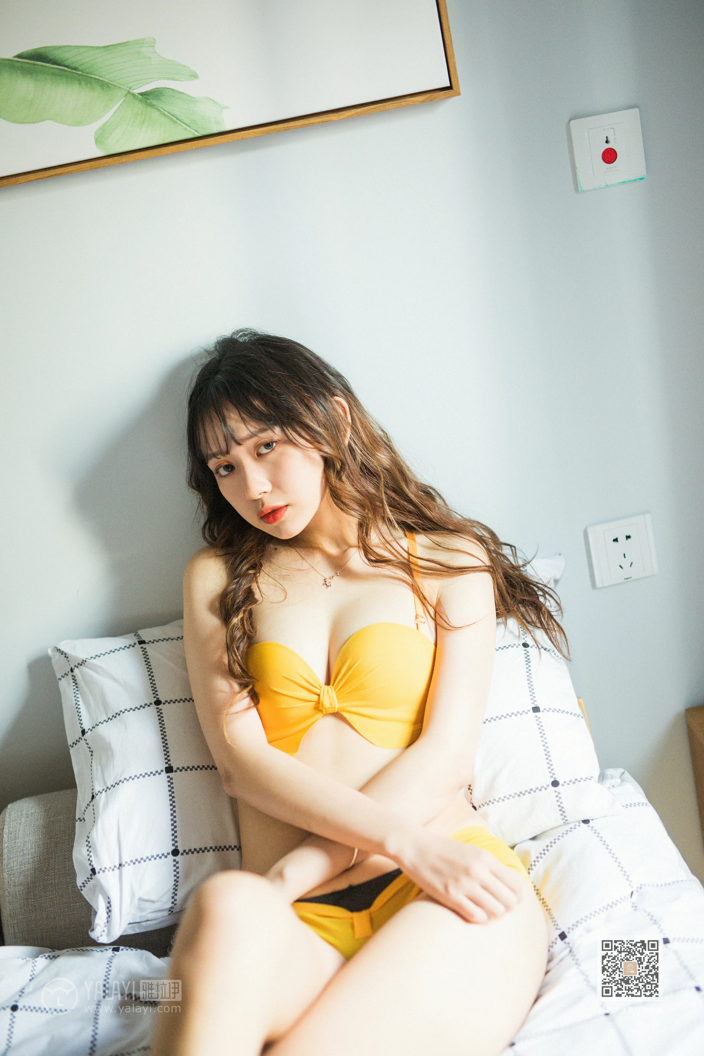 [YALAYI雅拉伊]Vol.511 杏色女孩儿 晓琳 橙色性感内衣居家私房写真集第3张