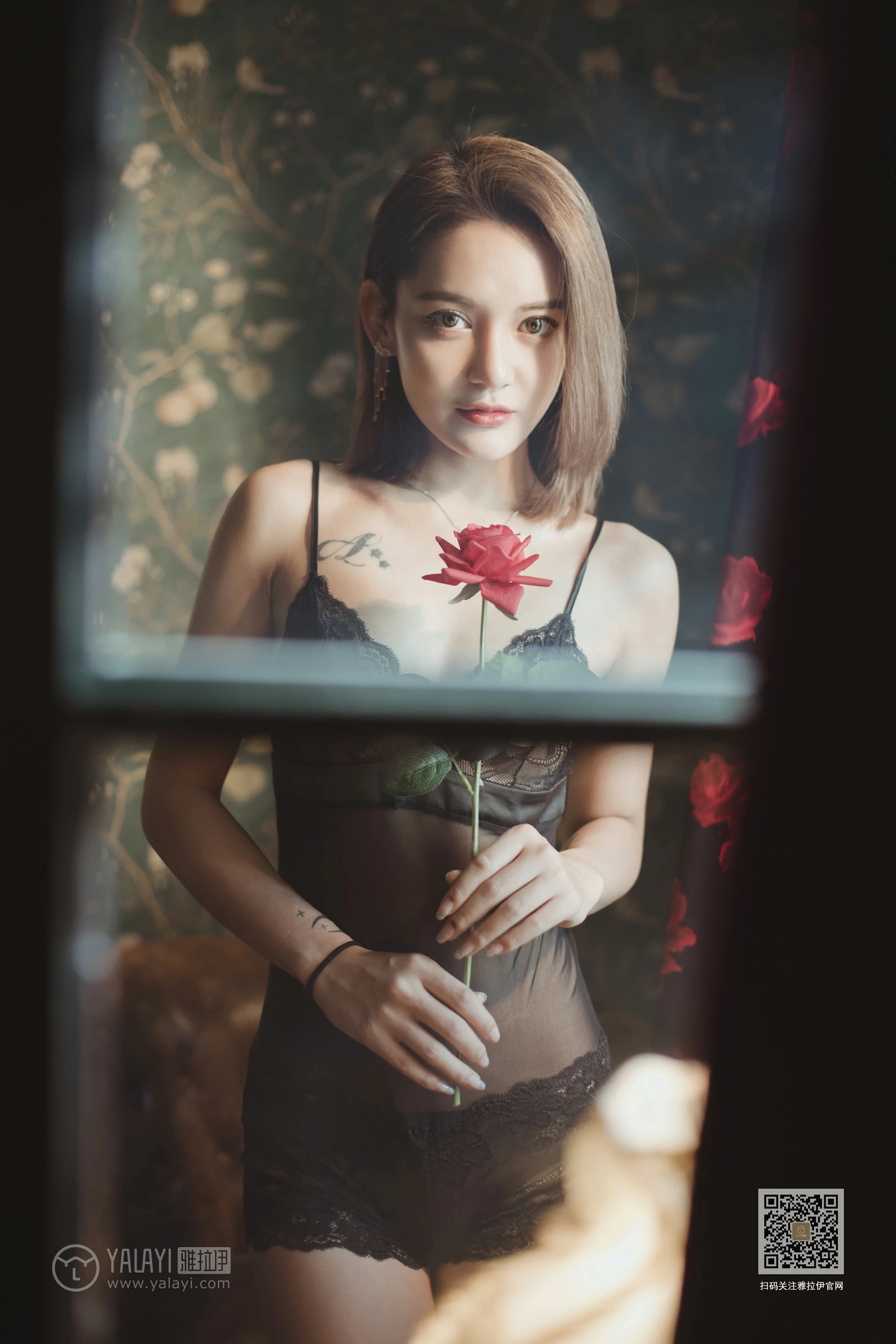 [YALAYI雅拉伊]Vol.519 绿里蔷薇 刘子扬 黑色透视情趣内衣性感私房写真集第5张