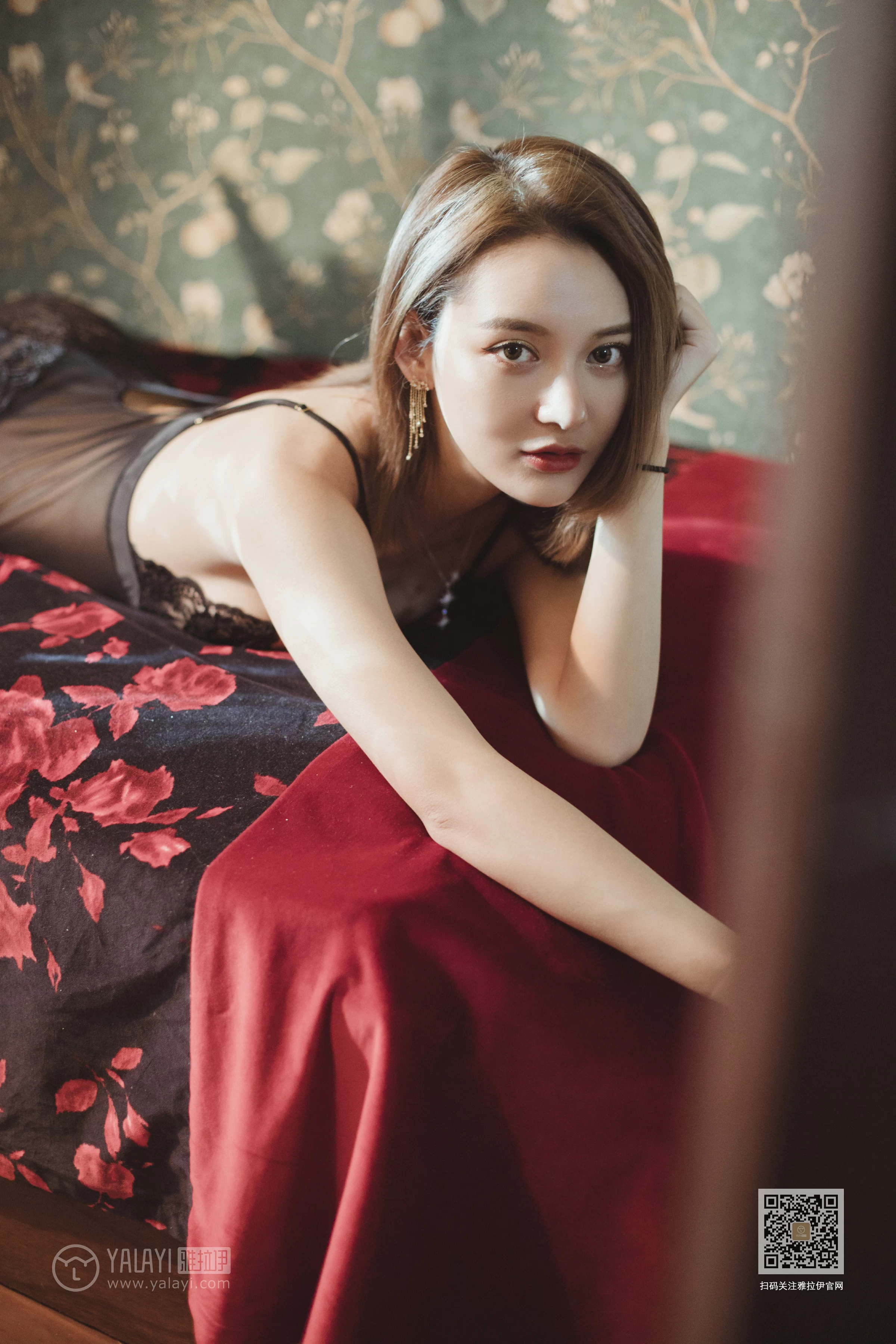 [YALAYI雅拉伊]Vol.519 绿里蔷薇 刘子扬 黑色透视情趣内衣性感私房写真集第14张