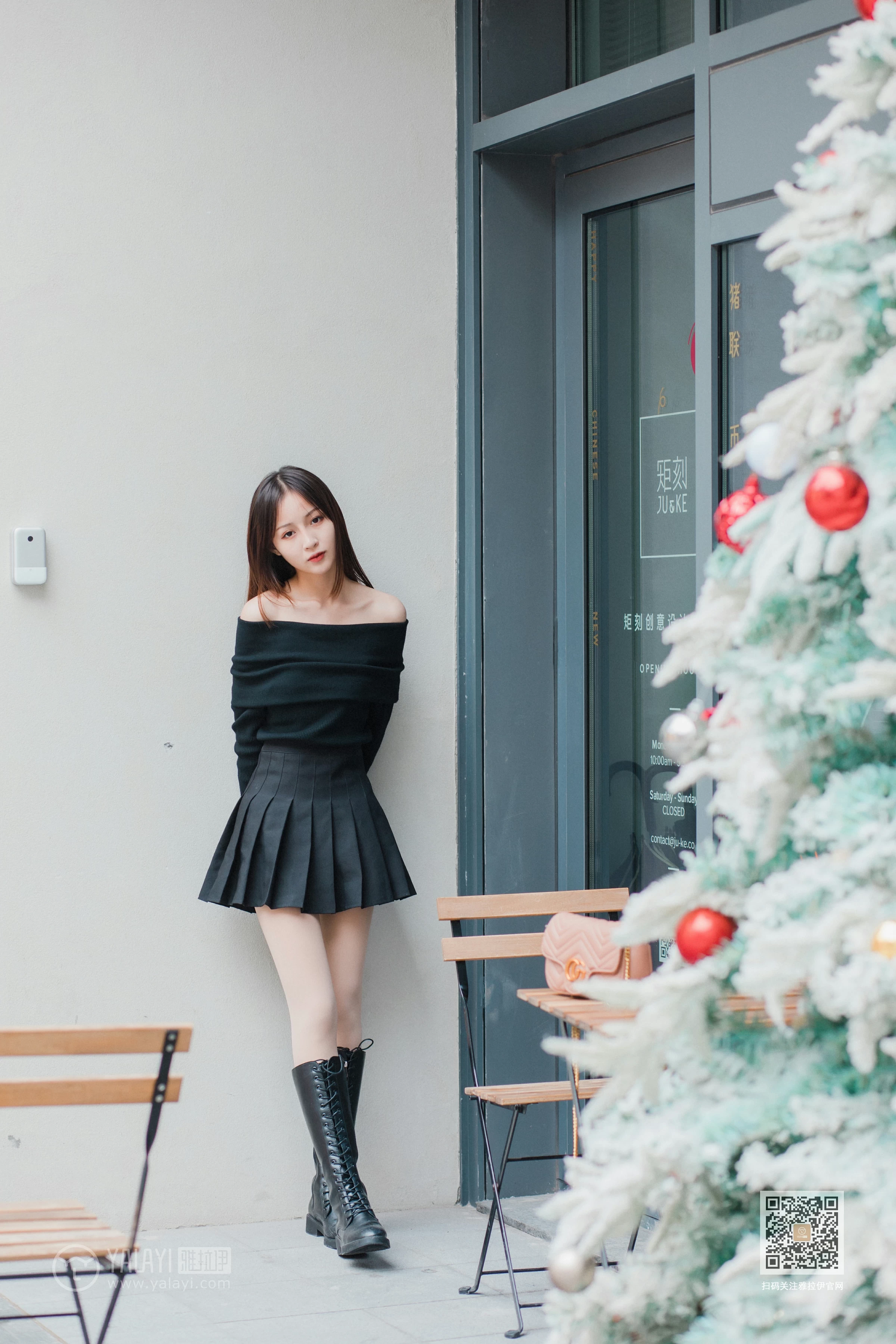 [YALAYI雅拉伊]Vol.520 广漂女孩儿 小五 黑色抹胸上衣加黑色短裙性感私房写真集第13张