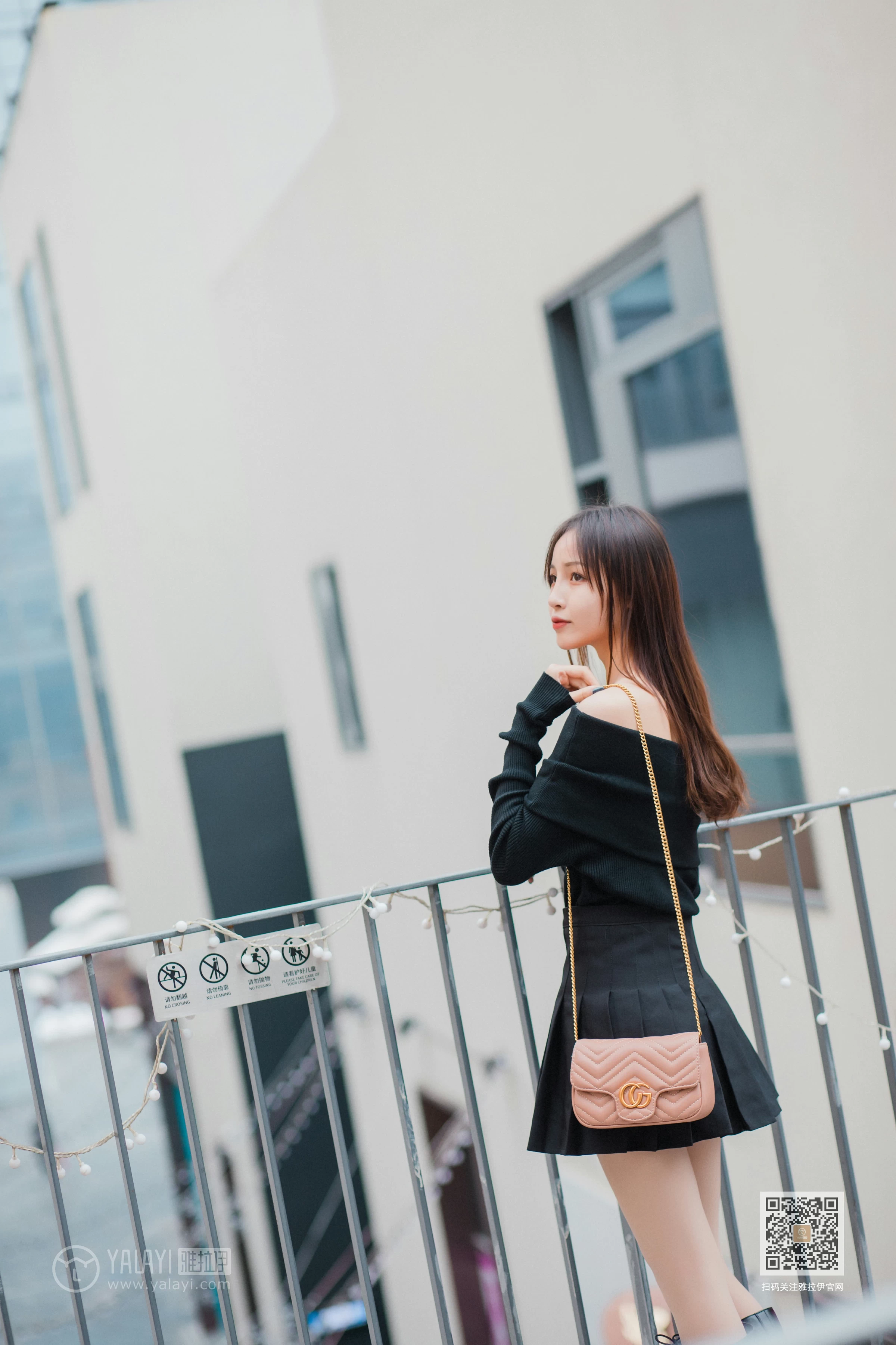[YALAYI雅拉伊]Vol.520 广漂女孩儿 小五 黑色抹胸上衣加黑色短裙性感私房写真集第14张