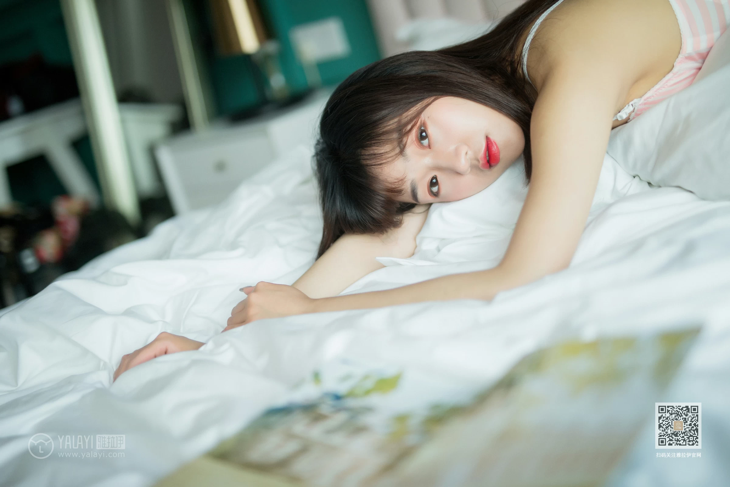 [YALAYI雅拉伊]Vol.531 穿毛衣好热 小颖 粉色毛衣加粉色内衣性感私房写真集第13张