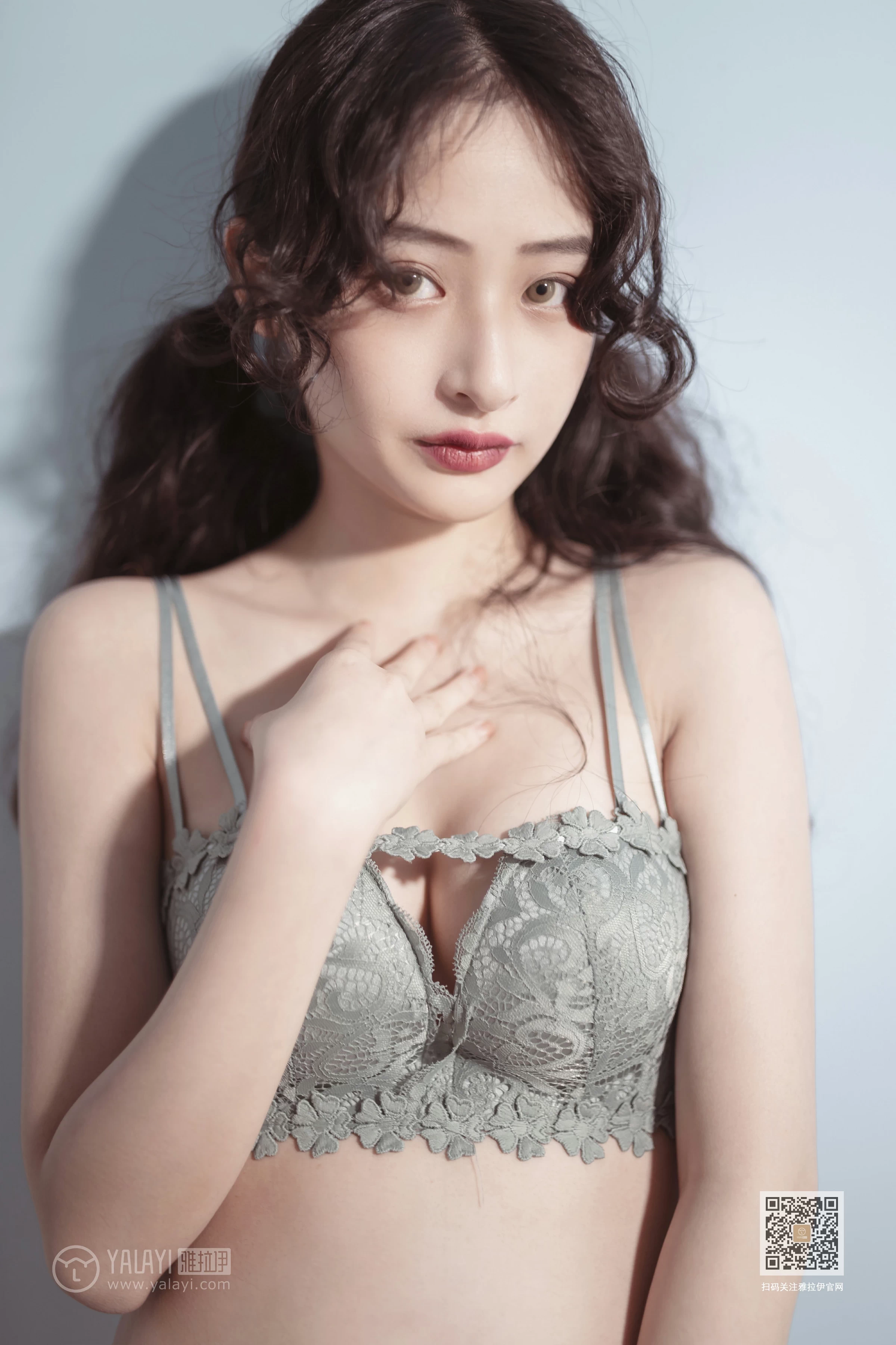 [YALAYI雅拉伊]Vol.547 玉影 西子 灰色蕾丝内衣居家性感私房写真集第14张