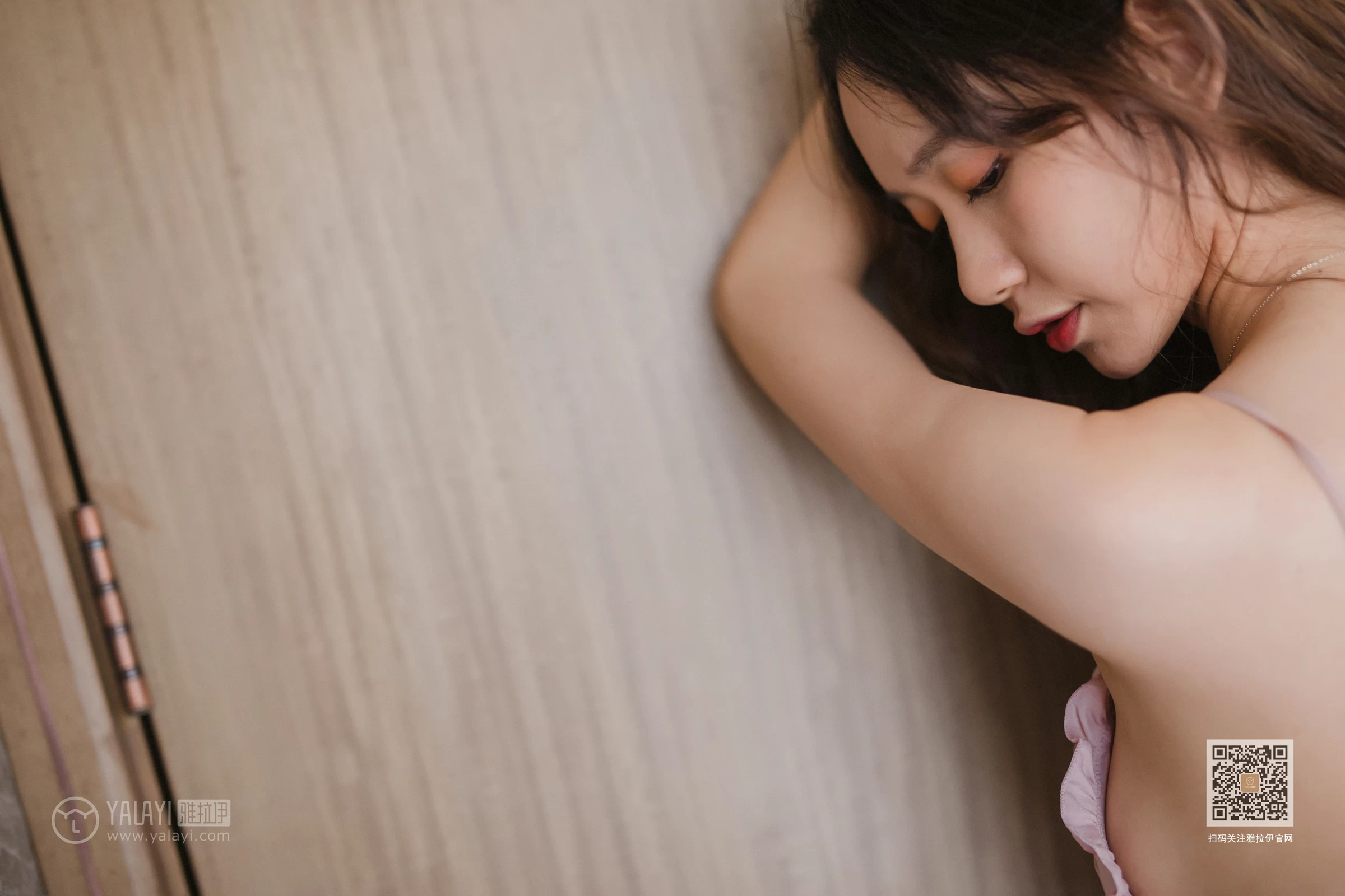 [YALAYI雅拉伊]Vol.549 粉红的午后 晓琳 粉色性感内衣居家私房写真集第16张