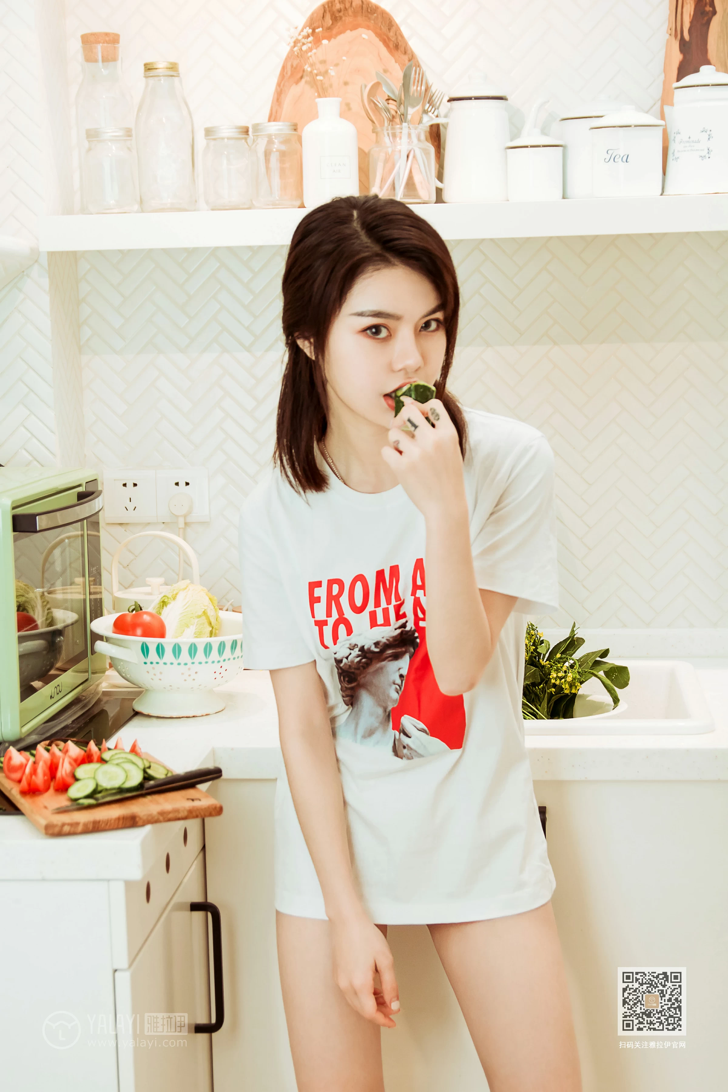 [YALAYI雅拉伊]Vol.554 蓉蓉的瘦身餐 白色短袖加白色蕾丝内裤性感私房写真集第3张