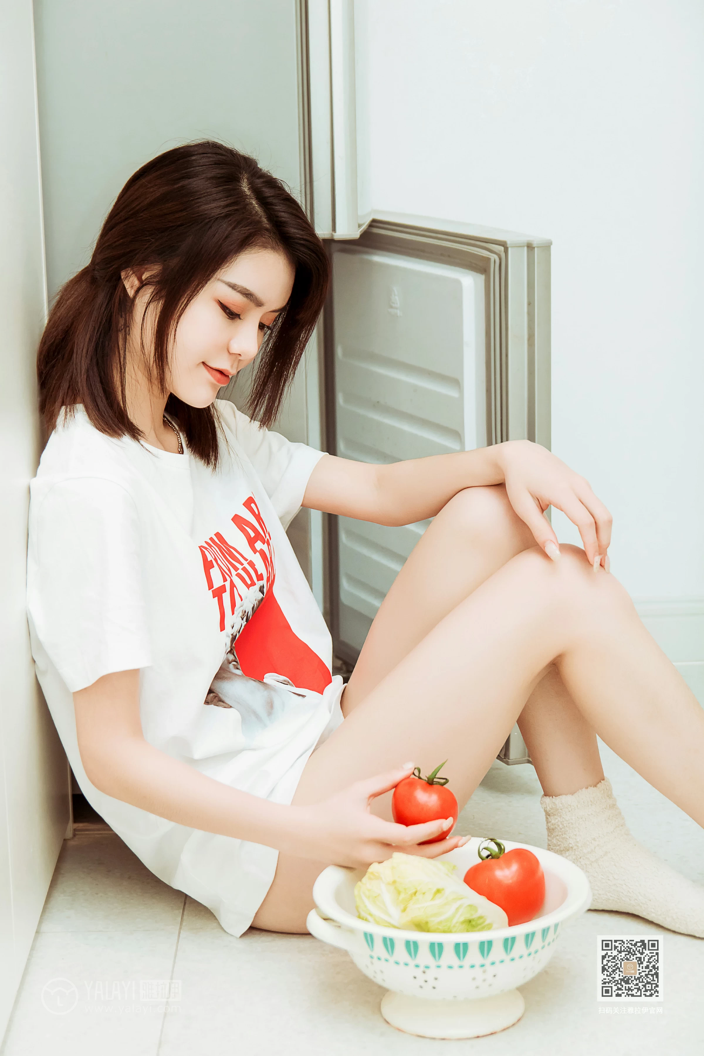 [YALAYI雅拉伊]Vol.554 蓉蓉的瘦身餐 白色短袖加白色蕾丝内裤性感私房写真集第15张