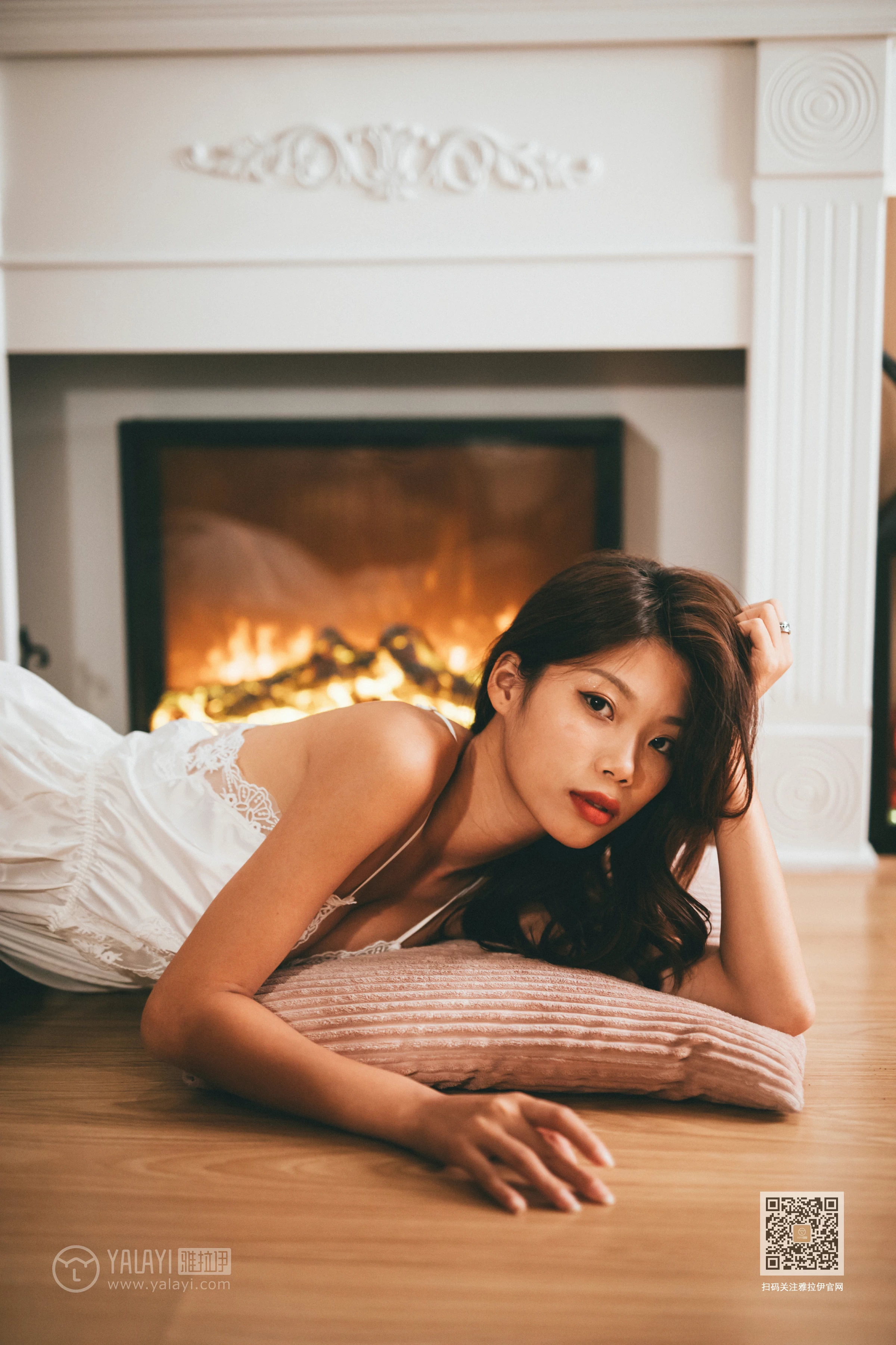 [YALAYI雅拉伊]Vol.561 篝火女郎 静初 白色透视蕾丝睡衣性感私房写真集第16张