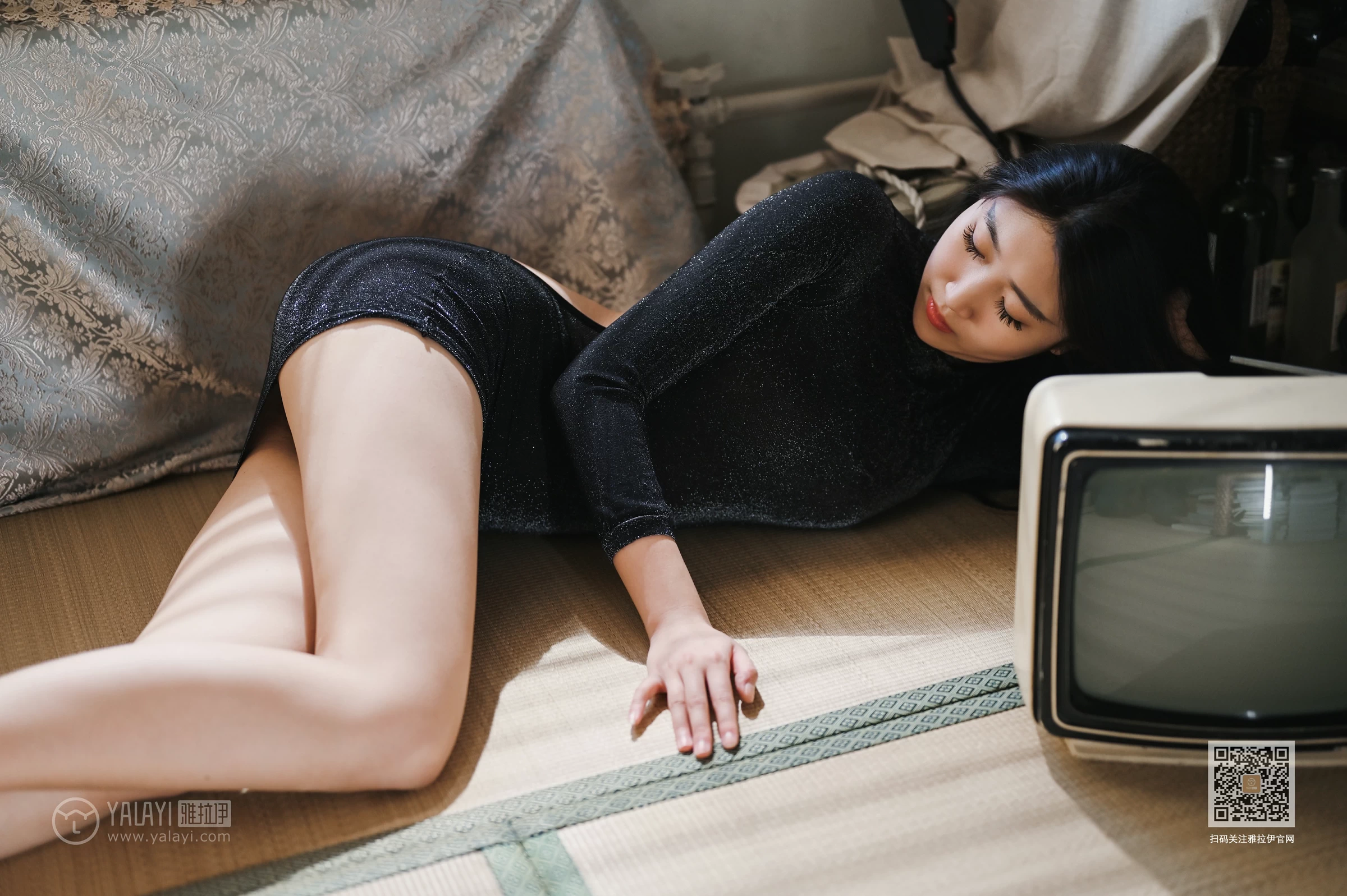 [YALAYI雅拉伊]Vol.567 玲珑 玫瑰 黑色紧身透视连衣裙性感私房写真集第11张