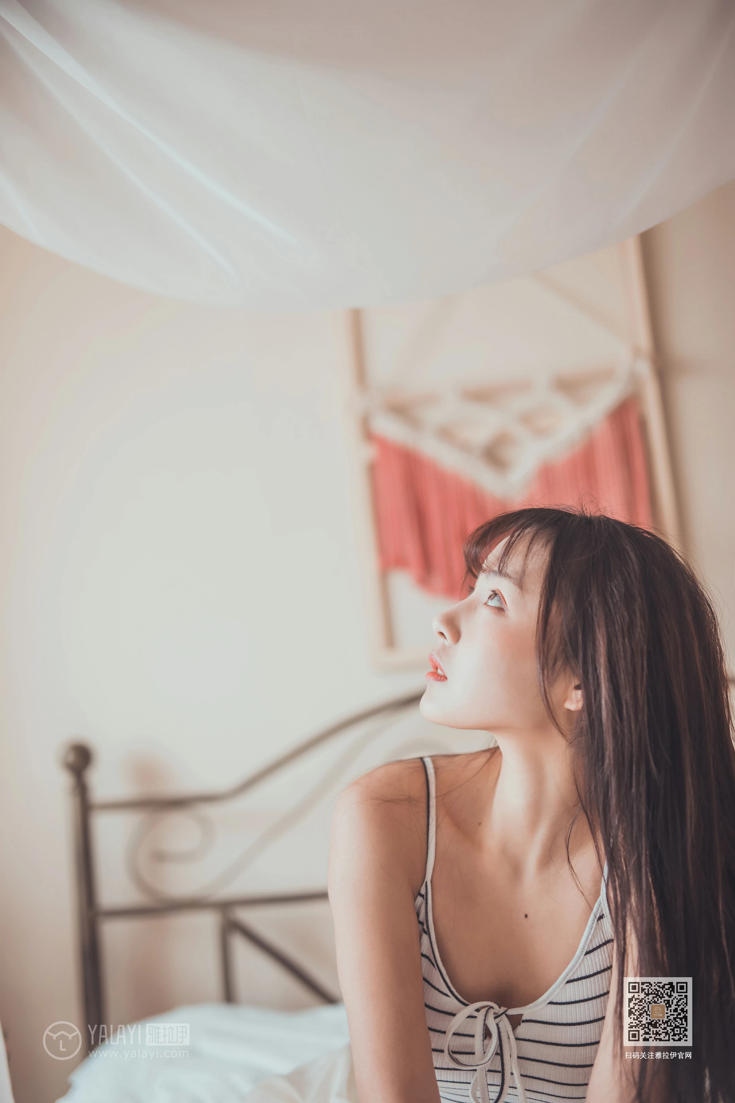 [YALAYI雅拉伊]Vol.581 不想起床 唐芯 白色性感小背心居家私房写真集第14张