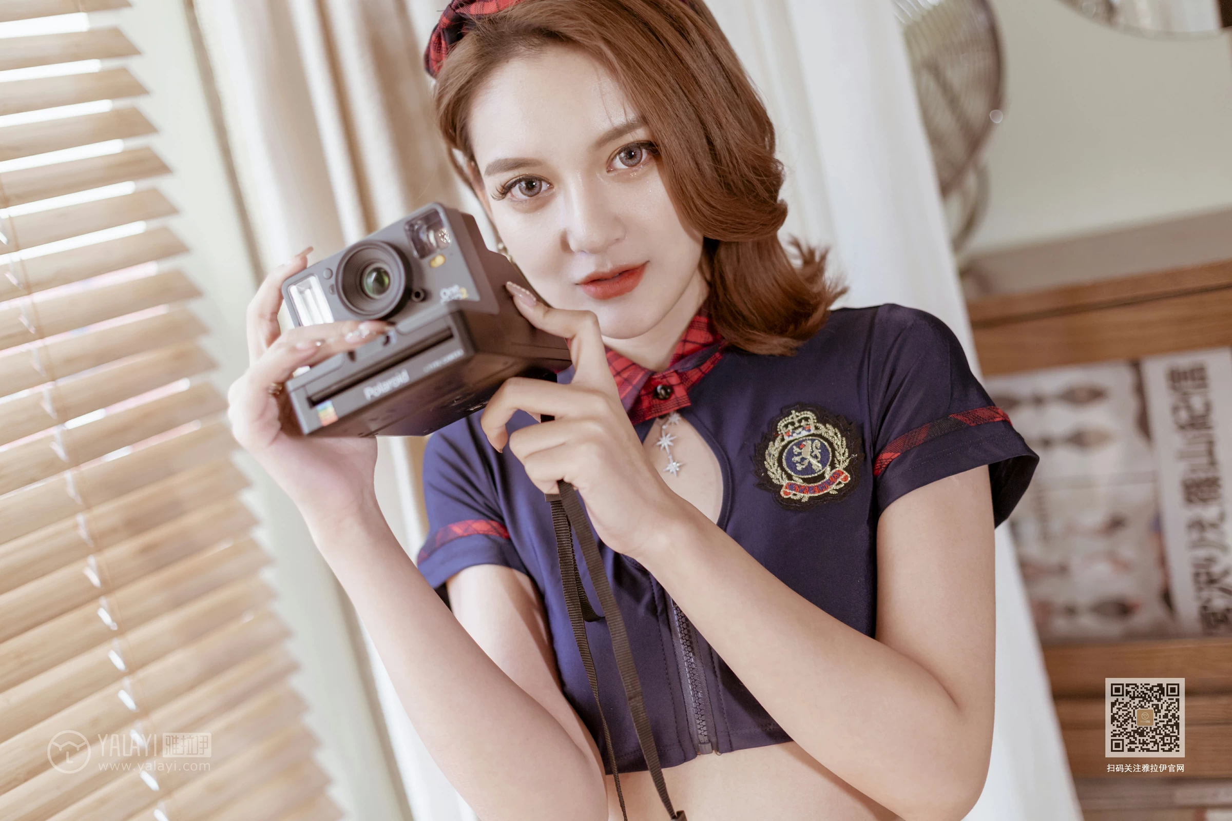 [YALAYI雅拉伊]Vol.585 苏格兰风情 刘子炀 情趣制服与短裙加黑丝美腿性感私房写真集第11张