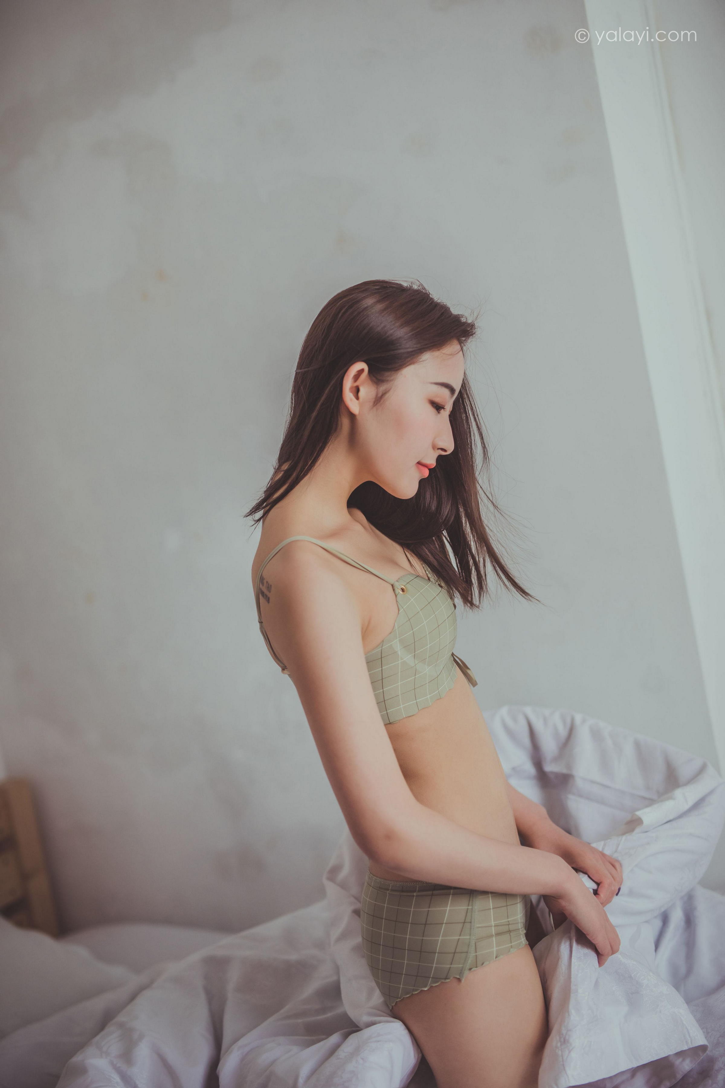 [YALAYI雅拉伊]Vol.587 蜗居 海棠 灰色内衣居家性感私房写真集第10张