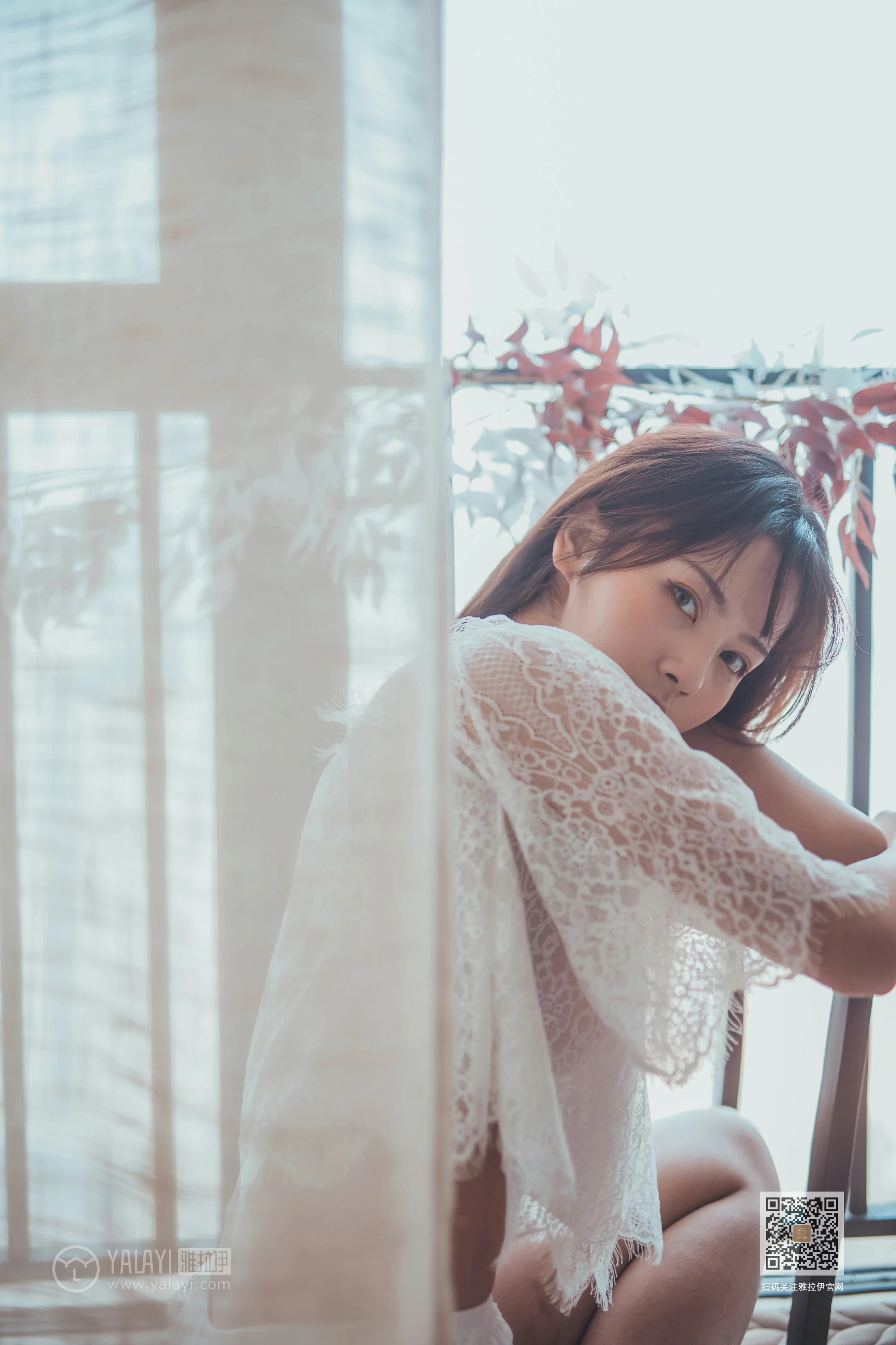 [YALAYI雅拉伊]Vol.588 清水有毒 唐芯 白色透视镂空上衣加短裤性感私房写真集第4张