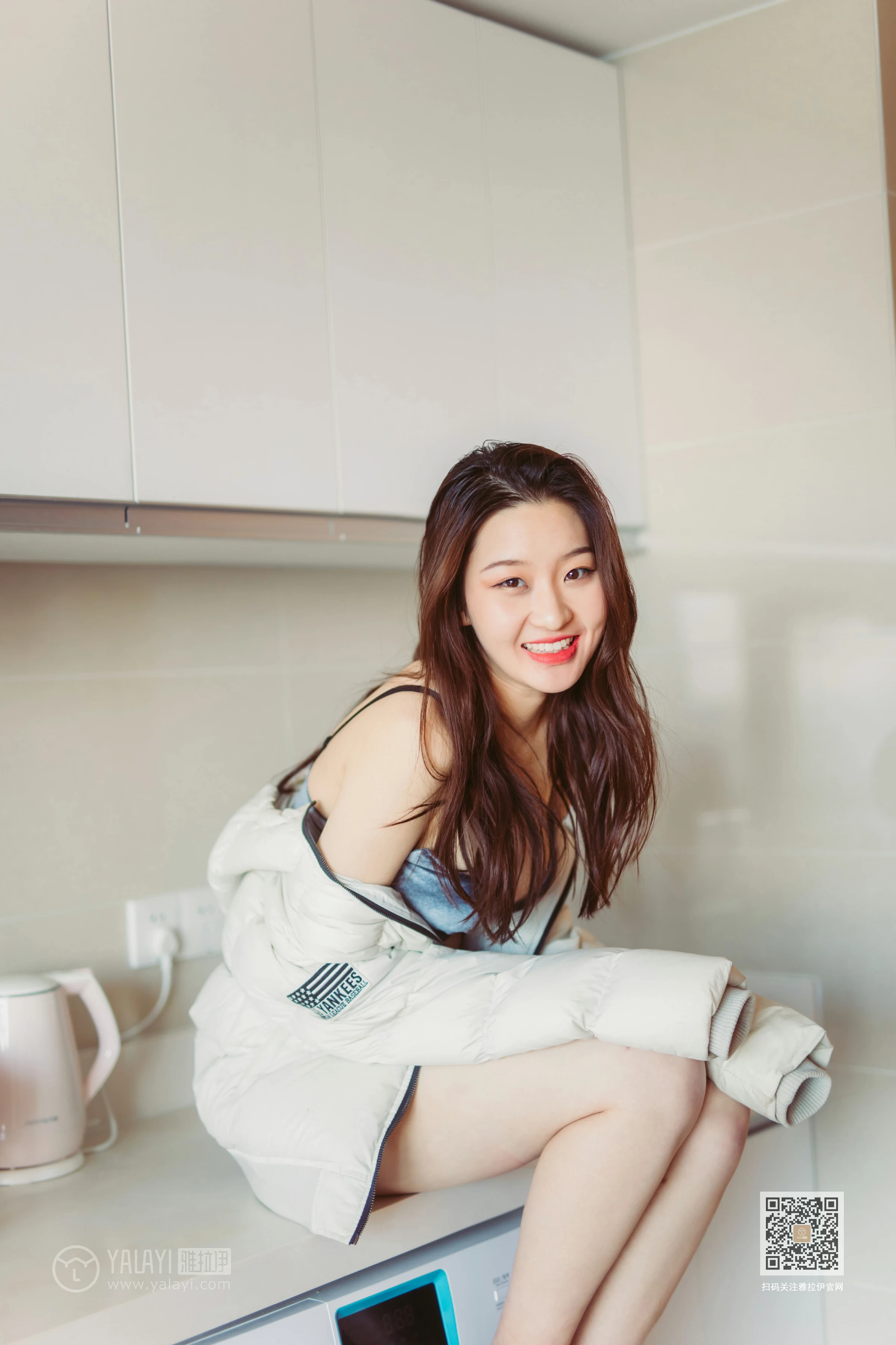 [YALAYI雅拉伊]NO.603 《新晋女友》明月 蓝色蕾丝内衣居家性感私房写真集第4张