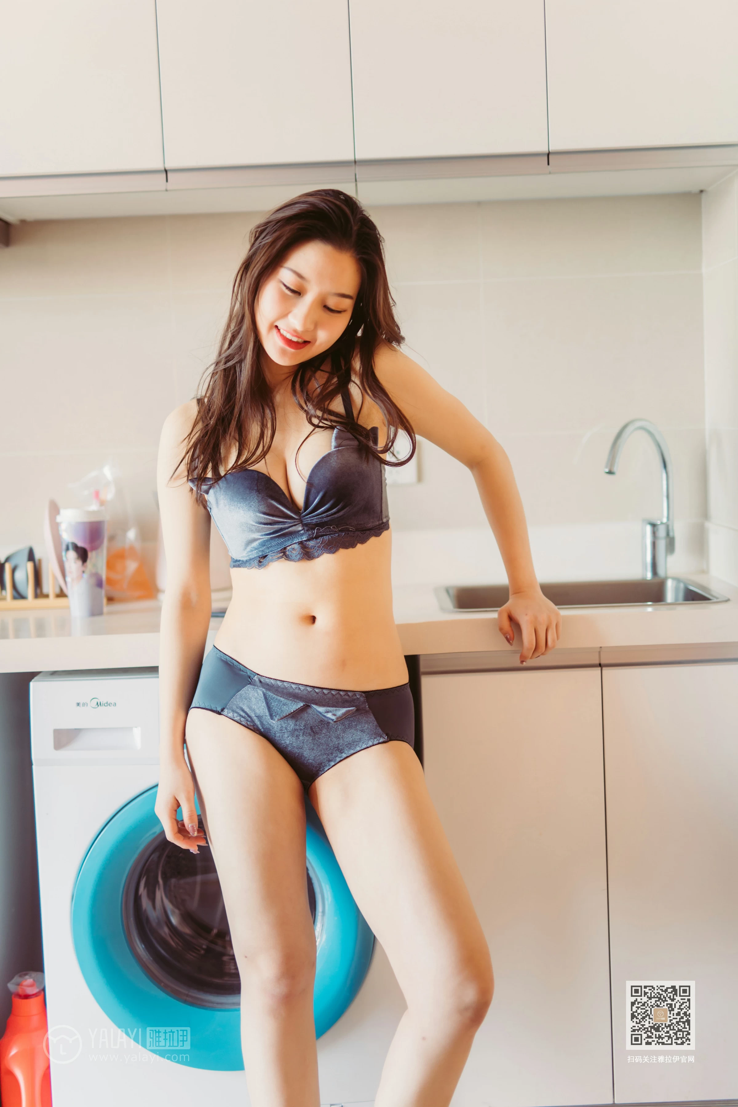 [YALAYI雅拉伊]NO.603 《新晋女友》明月 蓝色蕾丝内衣居家性感私房写真集第9张