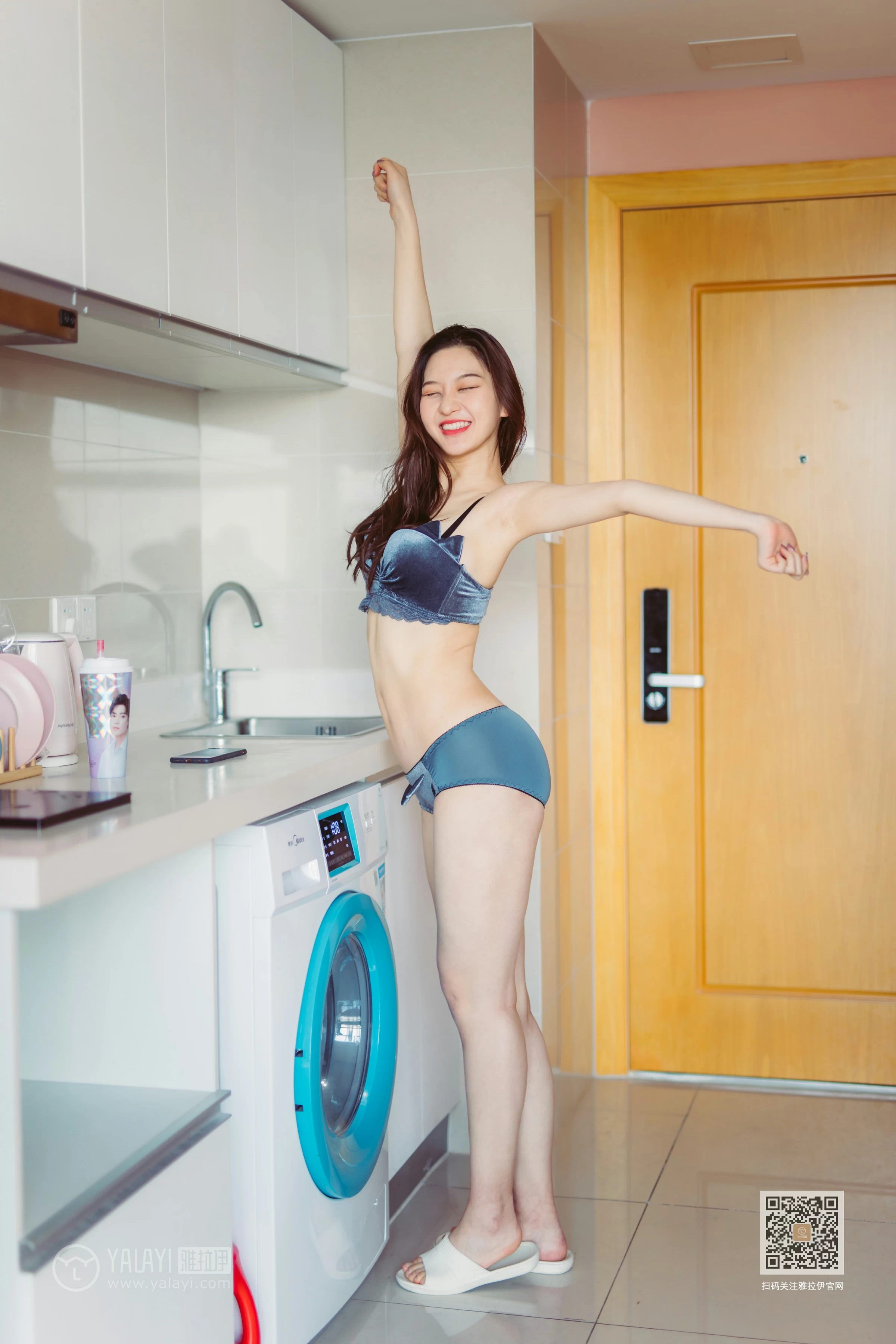 [YALAYI雅拉伊]NO.603 《新晋女友》明月 蓝色蕾丝内衣居家性感私房写真集第12张