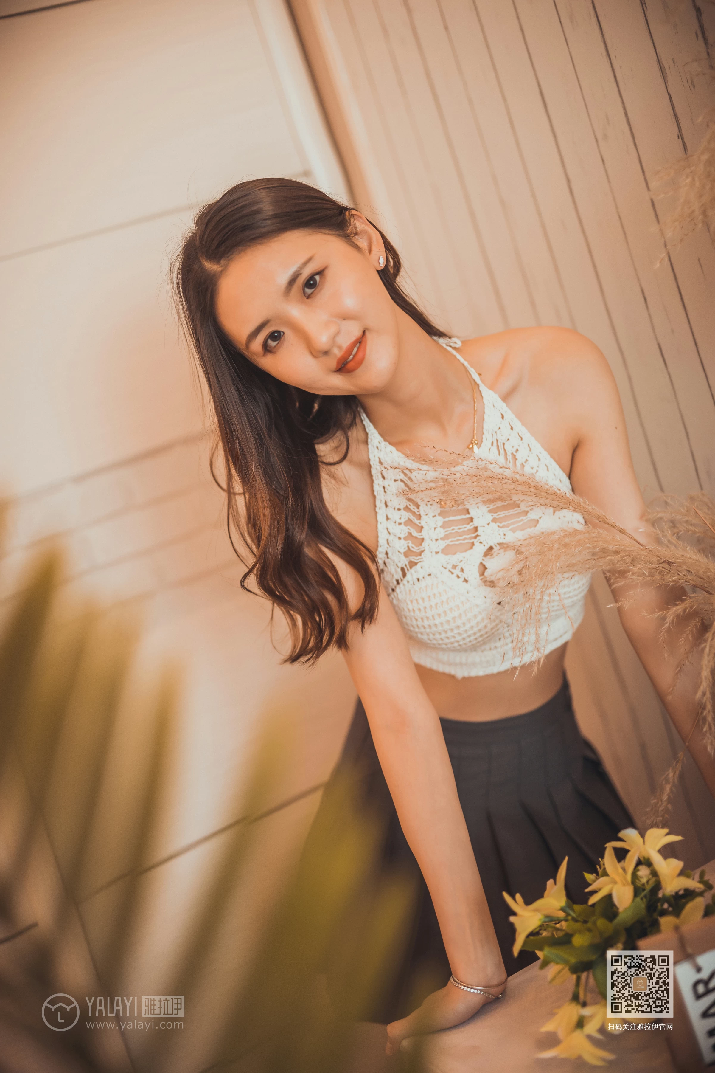 [YALAYI雅拉伊]NO.614 《我们约会吧》 尹梦 白色镂空内衣加灰色短裙性感私房写真集第12张