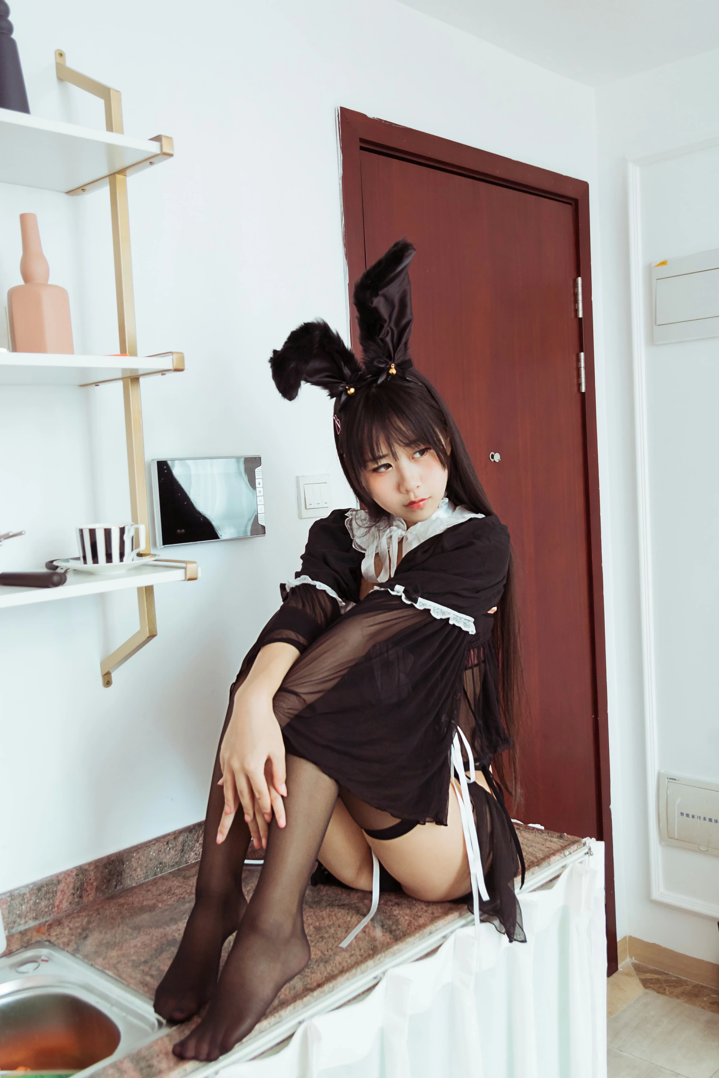 [YALAYI雅拉伊]NO.616 《今晚穿了女仆装》 甜酱吖 黑色情趣制服内衣加黑丝美腿性感私房写真集第6张