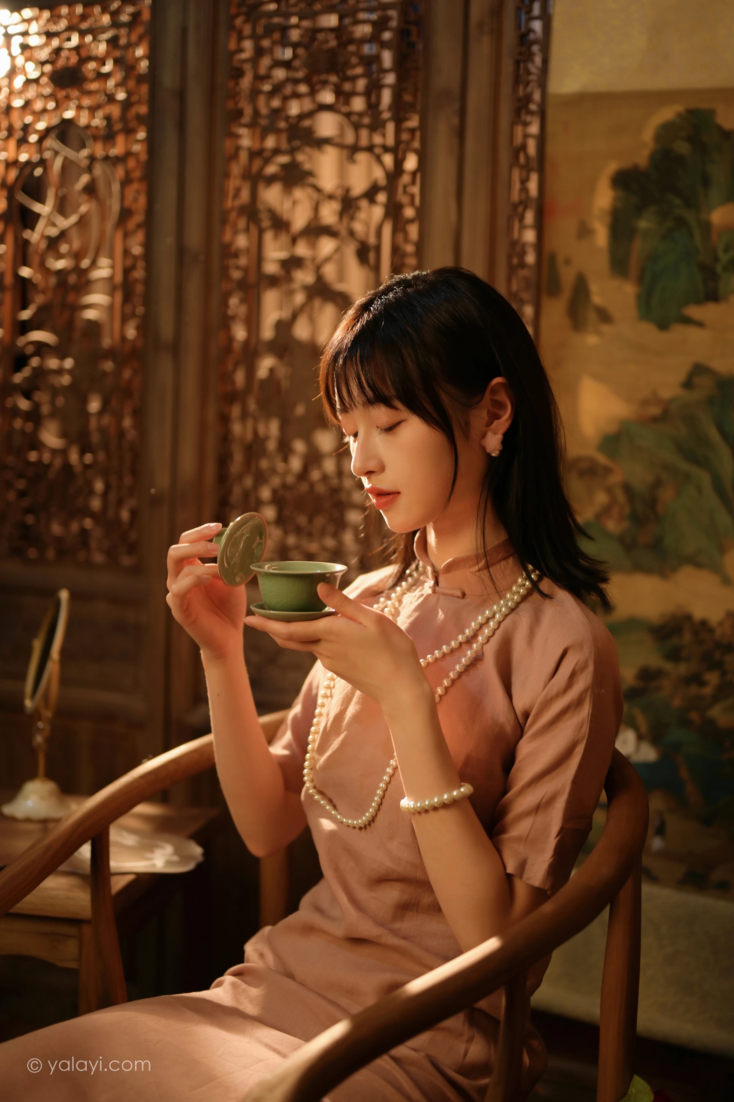 [YALAYI雅拉伊]2022.01.19 深夜的灯光 京京 粉色宽松旗袍裙民国风写真第7张