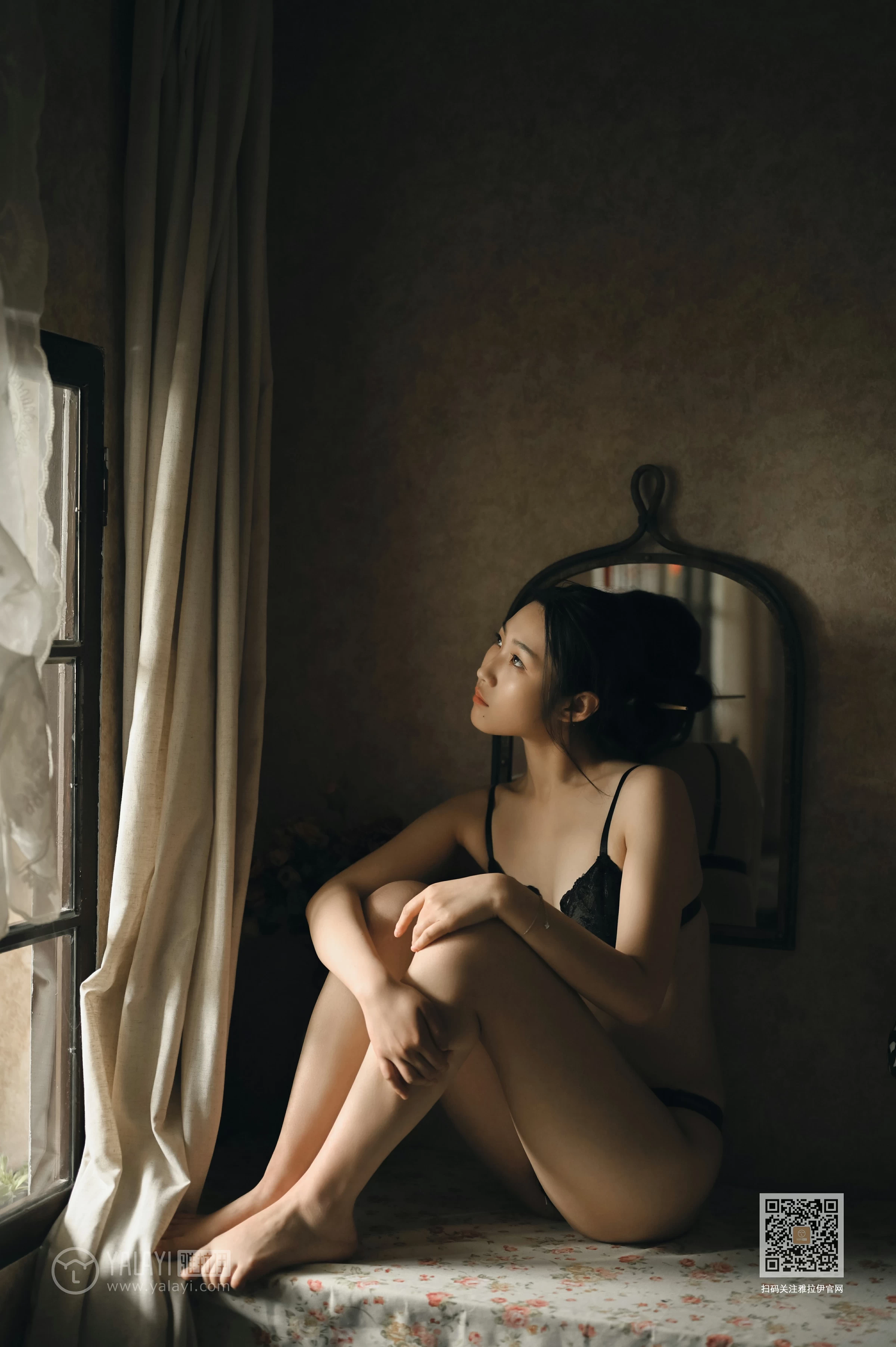 [YALAYI雅拉伊]NO.625 《静女》 沈伊 黑色真丝睡衣加蕾丝内衣性感私房写真集第7张