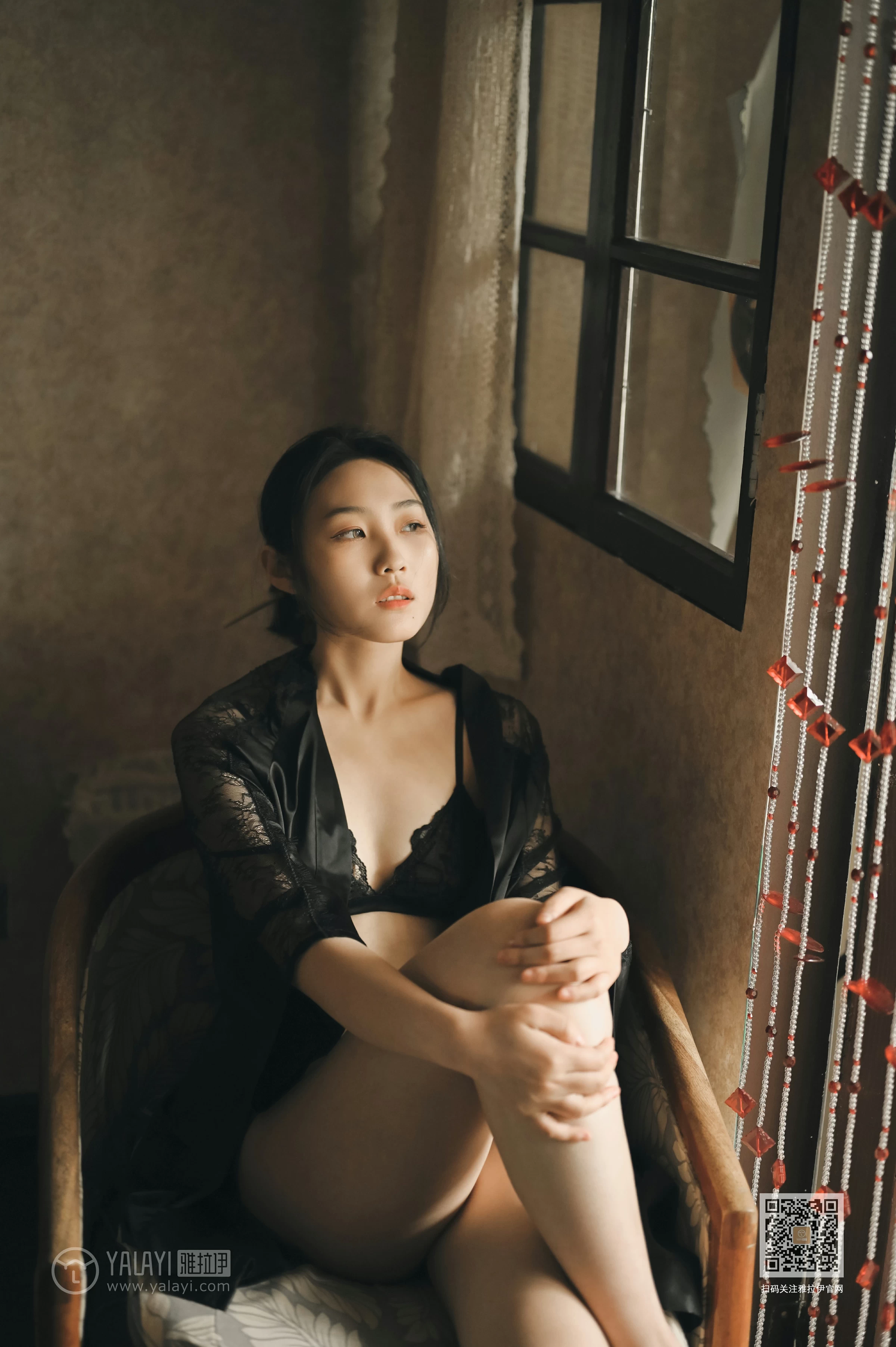 [YALAYI雅拉伊]NO.625 《静女》 沈伊 黑色真丝睡衣加蕾丝内衣性感私房写真集第8张