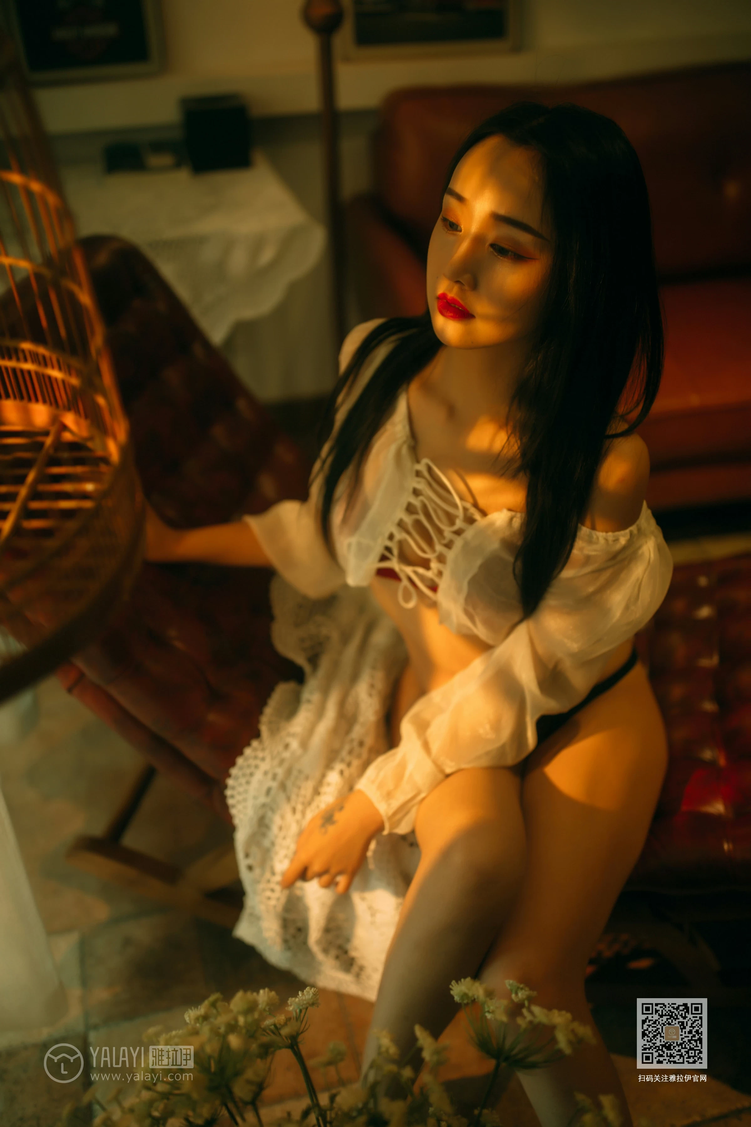 [YALAYI雅拉伊]NO.630 《华灯初上》 优优 白色透视衬衫加红色内衣性感私房写真集第9张