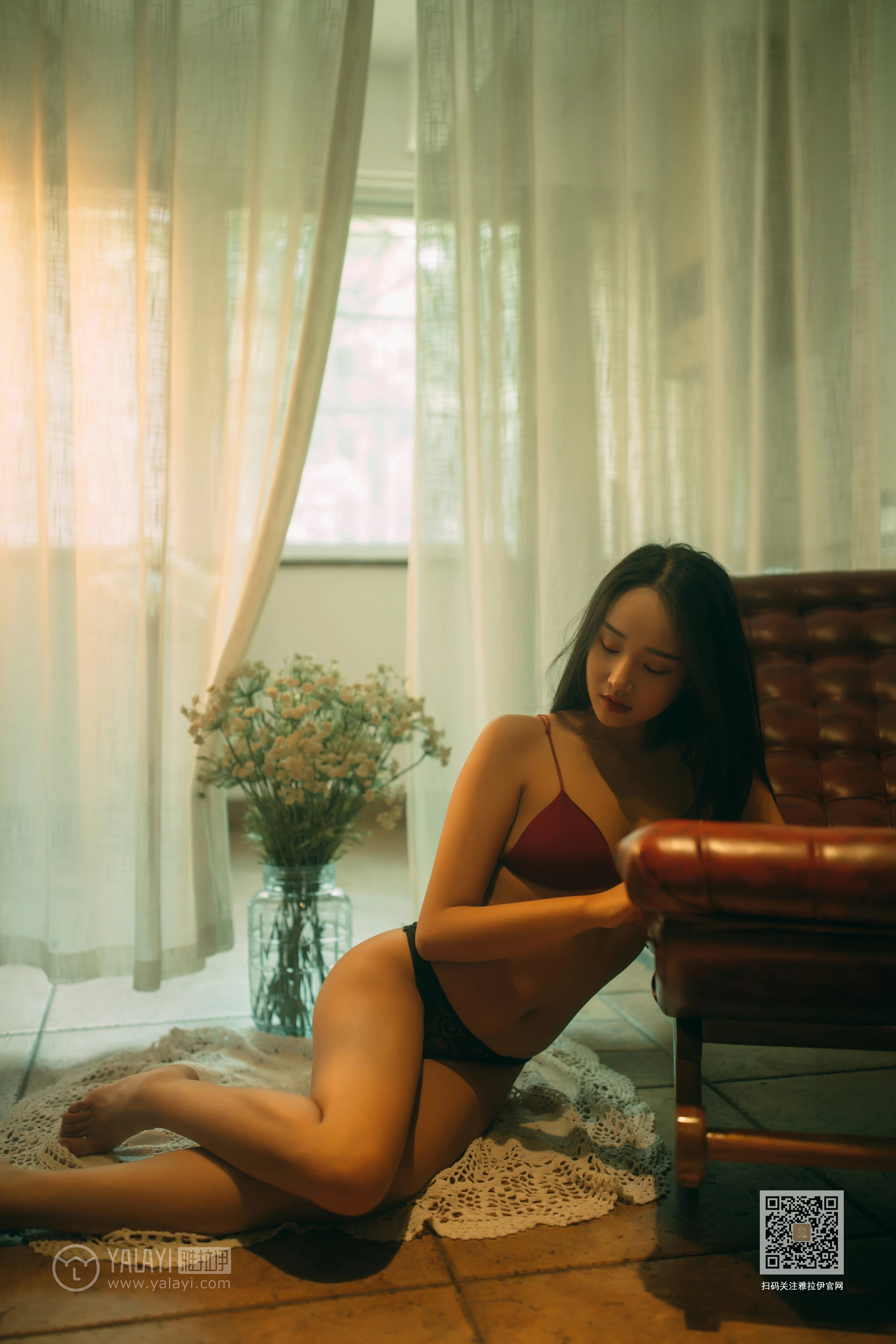 [YALAYI雅拉伊]NO.630 《华灯初上》 优优 白色透视衬衫加红色内衣性感私房写真集第17张