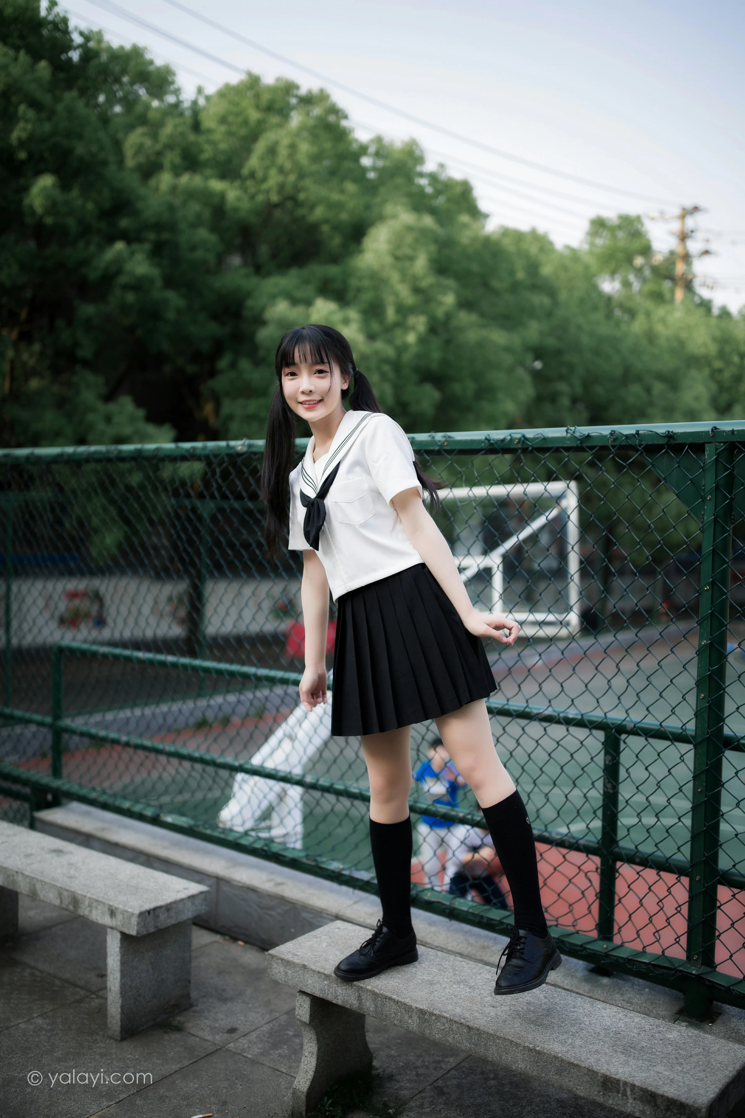 [YALAYI雅拉伊]NO.671 《放学一起走》 妙妙 JK水手制服与短裙加黑丝美腿写真第10张