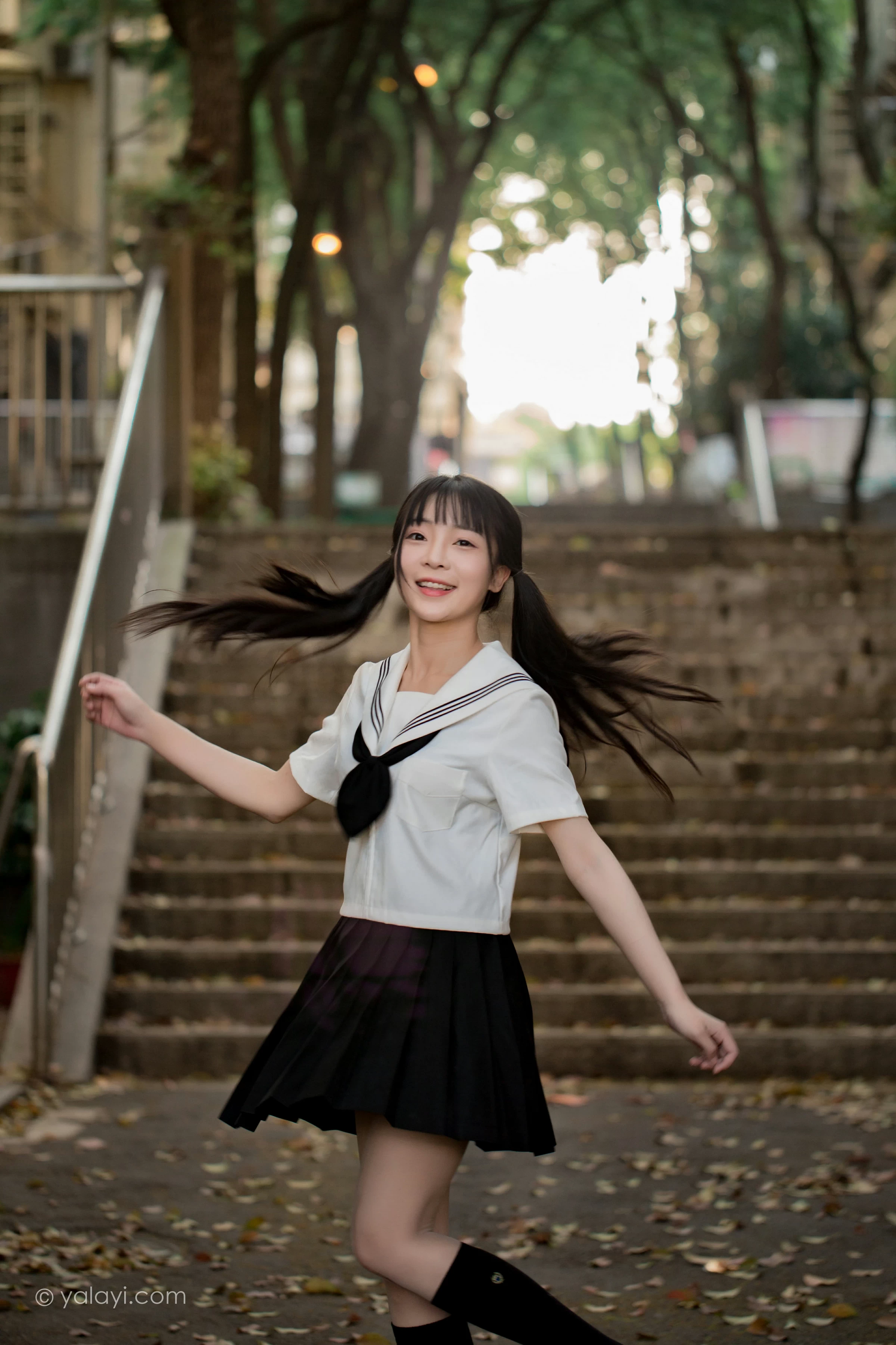 [YALAYI雅拉伊]NO.671 《放学一起走》 妙妙 JK水手制服与短裙加黑丝美腿写真第14张