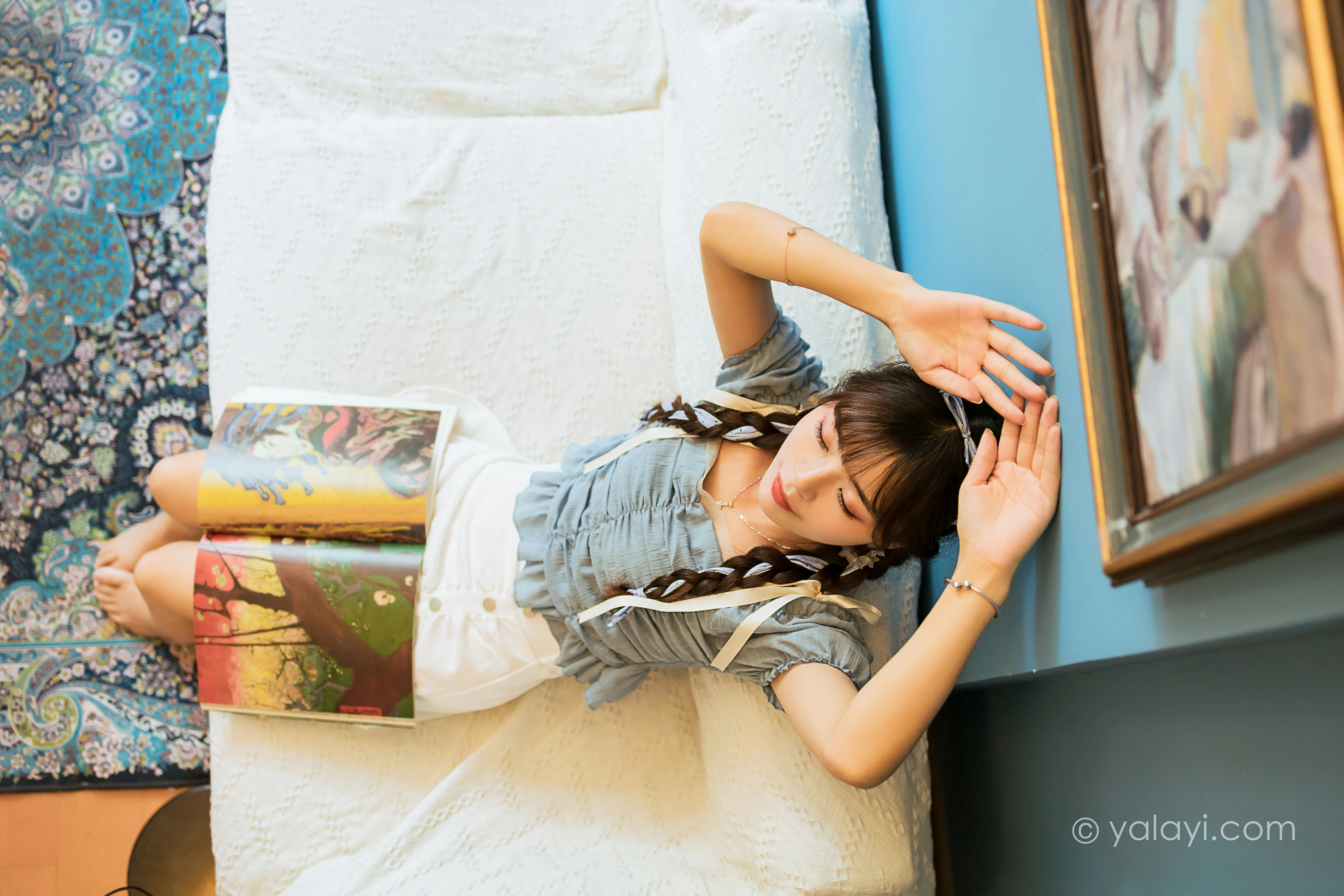 [YALAYI雅拉伊]NO.850 灵魂画师 程小蝶 蓝色抹胸上衣加白色短裙清纯可爱写真集第10张