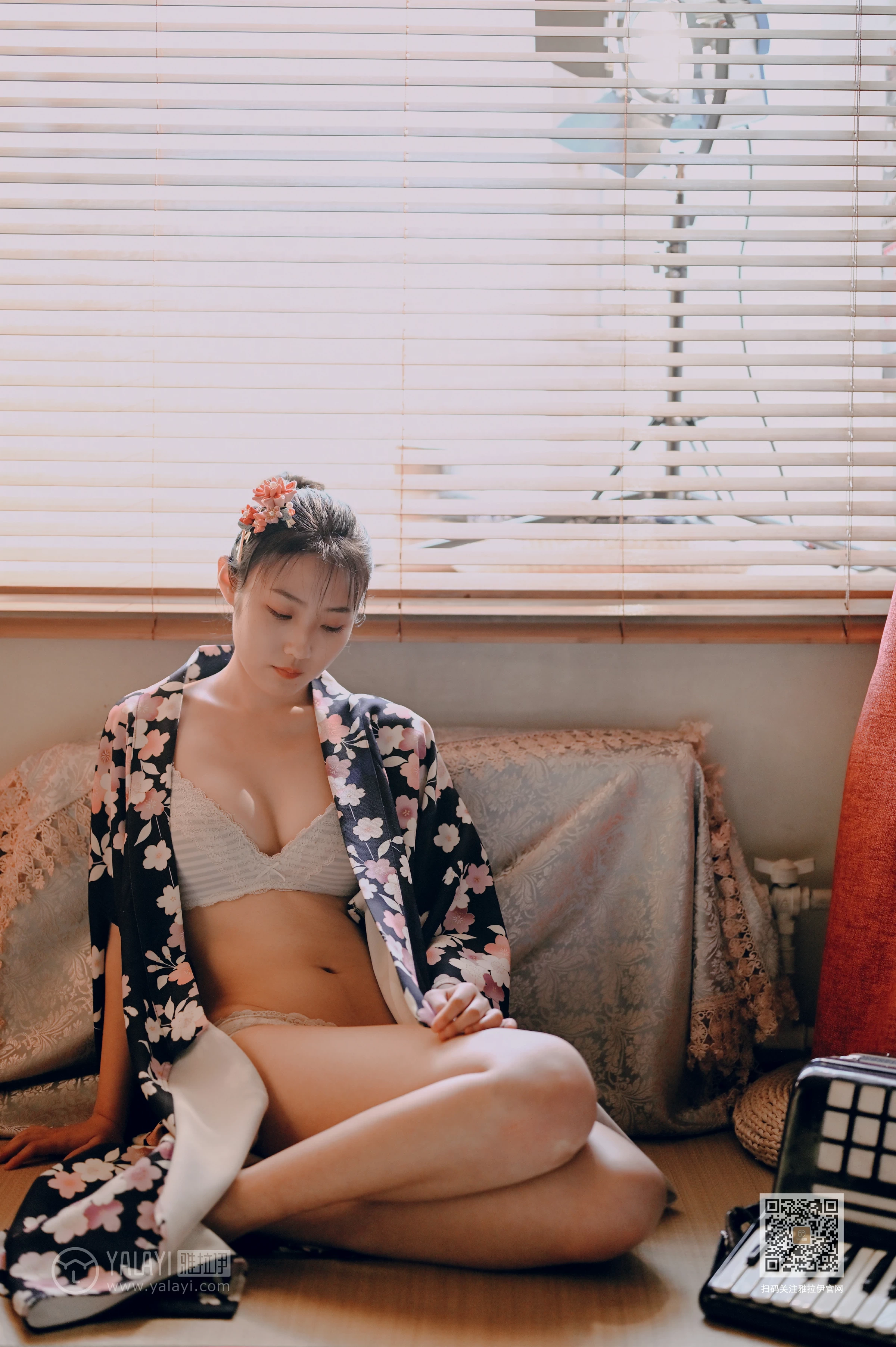 [YALAYI雅拉伊]NO.635 《和服少女》 沈伊 黑色和服加白色蕾丝内衣性感私房写真集第16张