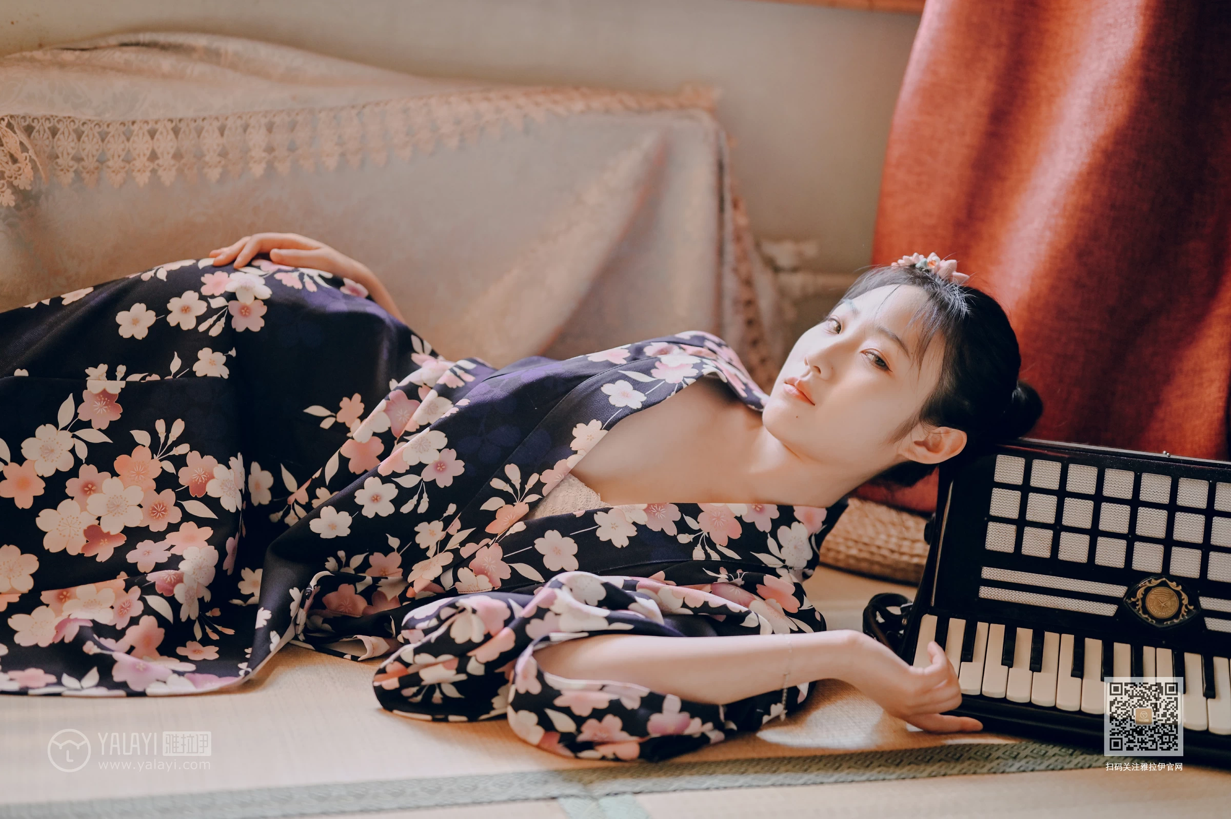 [YALAYI雅拉伊]NO.635 《和服少女》 沈伊 黑色和服加白色蕾丝内衣性感私房写真集第19张