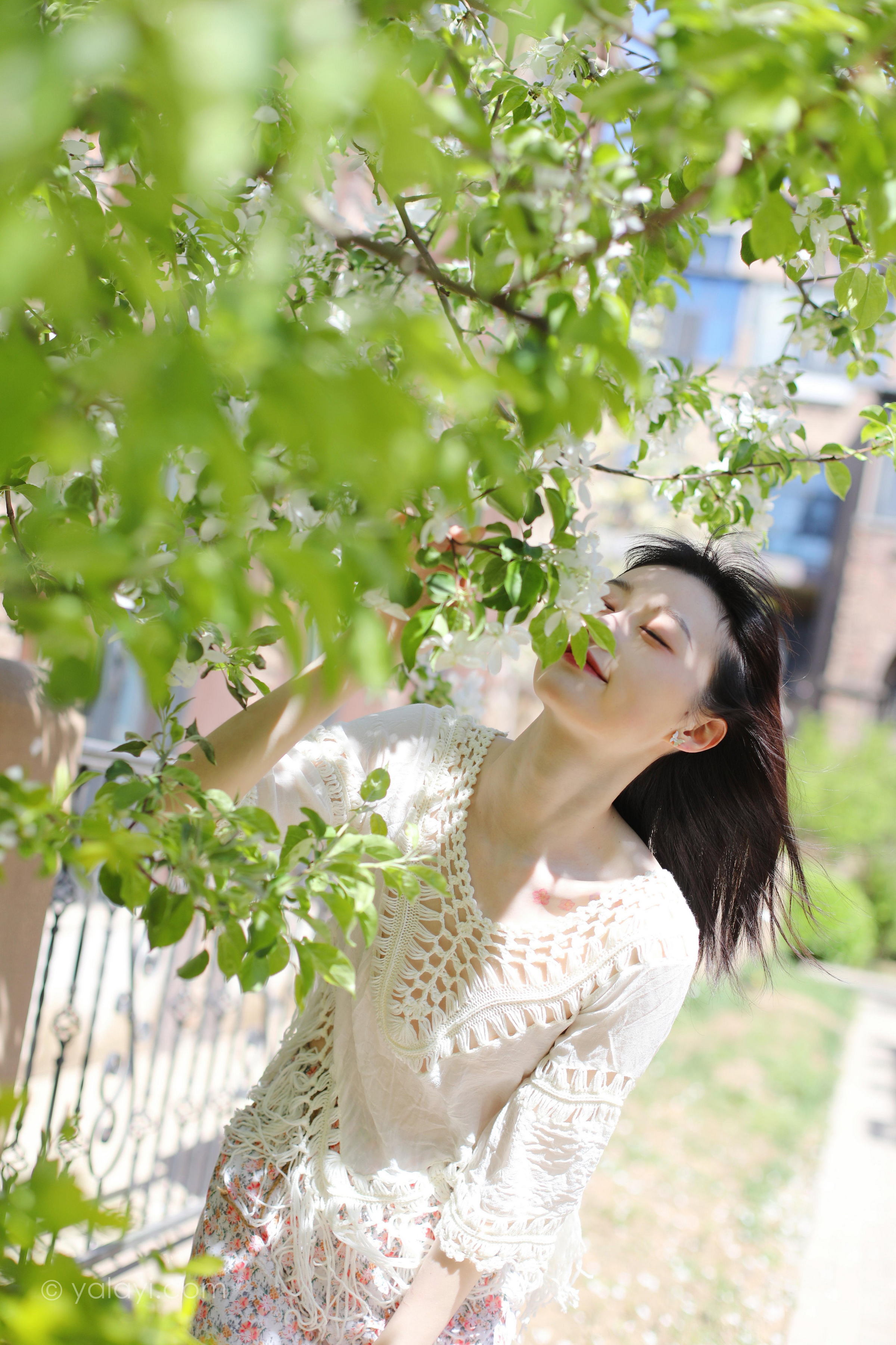[YALAYI雅拉伊]2022.09.22 光晕 京京 白色镂空连衣裙加粉色长裙清纯写真集第6张