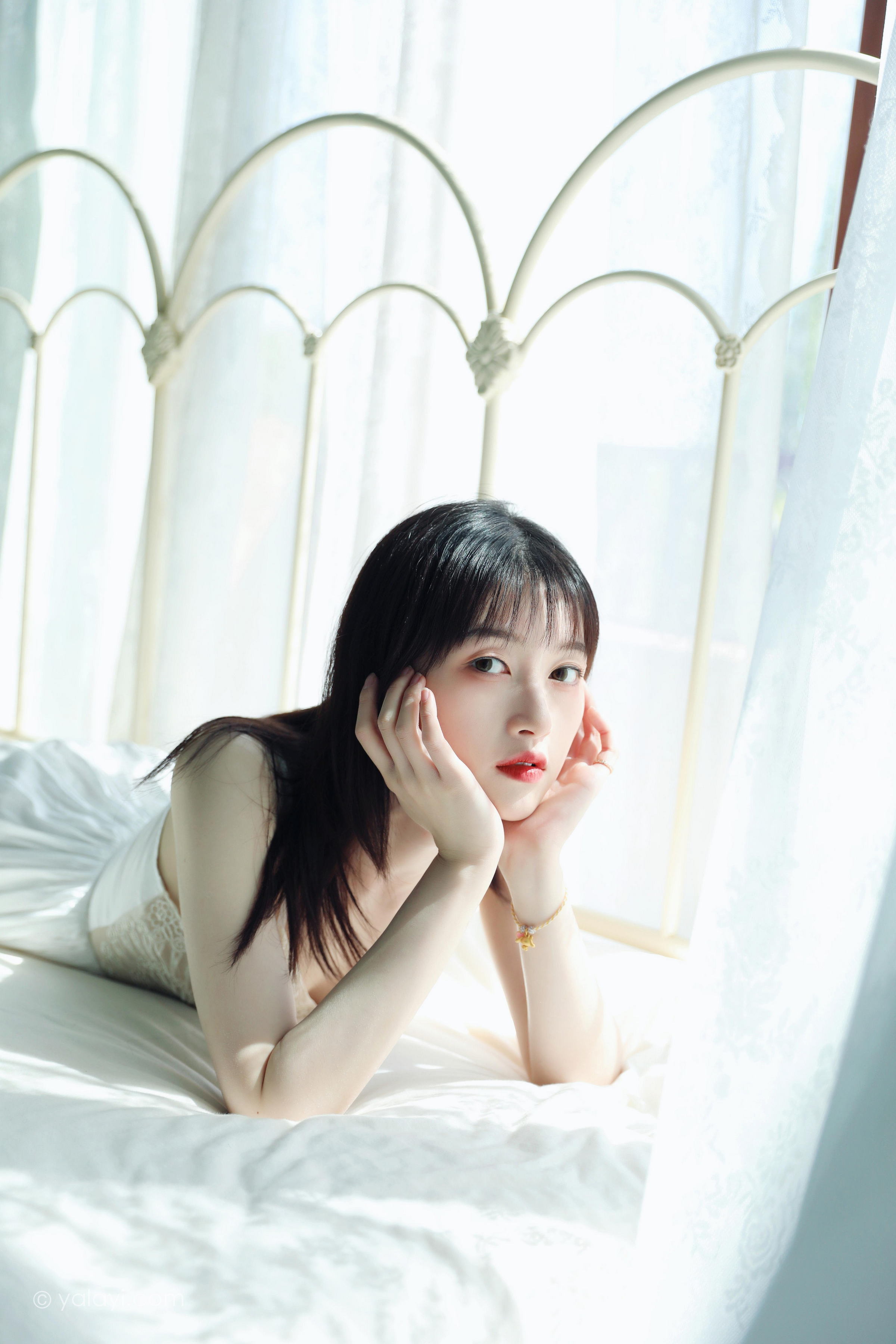 [YALAYI雅拉伊]2022.07.16 唤 京京 白色吊带蕾丝连衣裙居家清纯写真集第12张