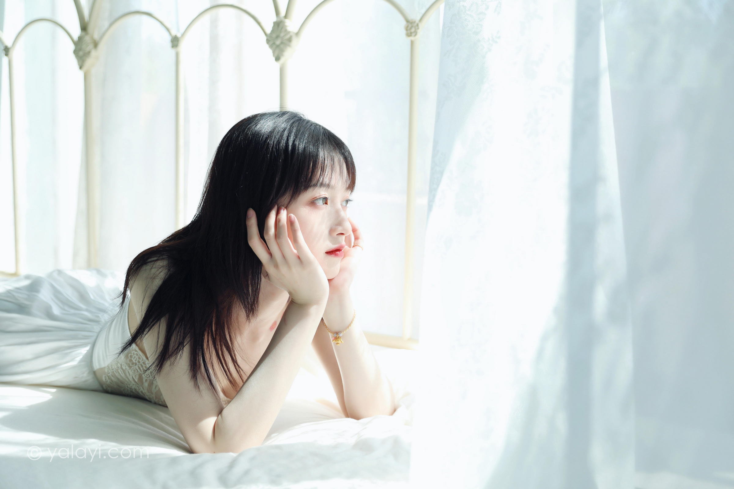 [YALAYI雅拉伊]2022.07.16 唤 京京 白色吊带蕾丝连衣裙居家清纯写真集第12张