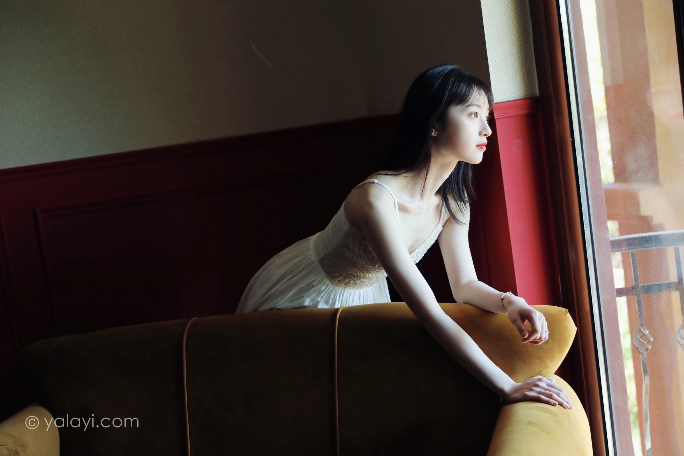 [YALAYI雅拉伊]2022.07.16 唤 京京 白色吊带蕾丝连衣裙居家清纯写真集第7张