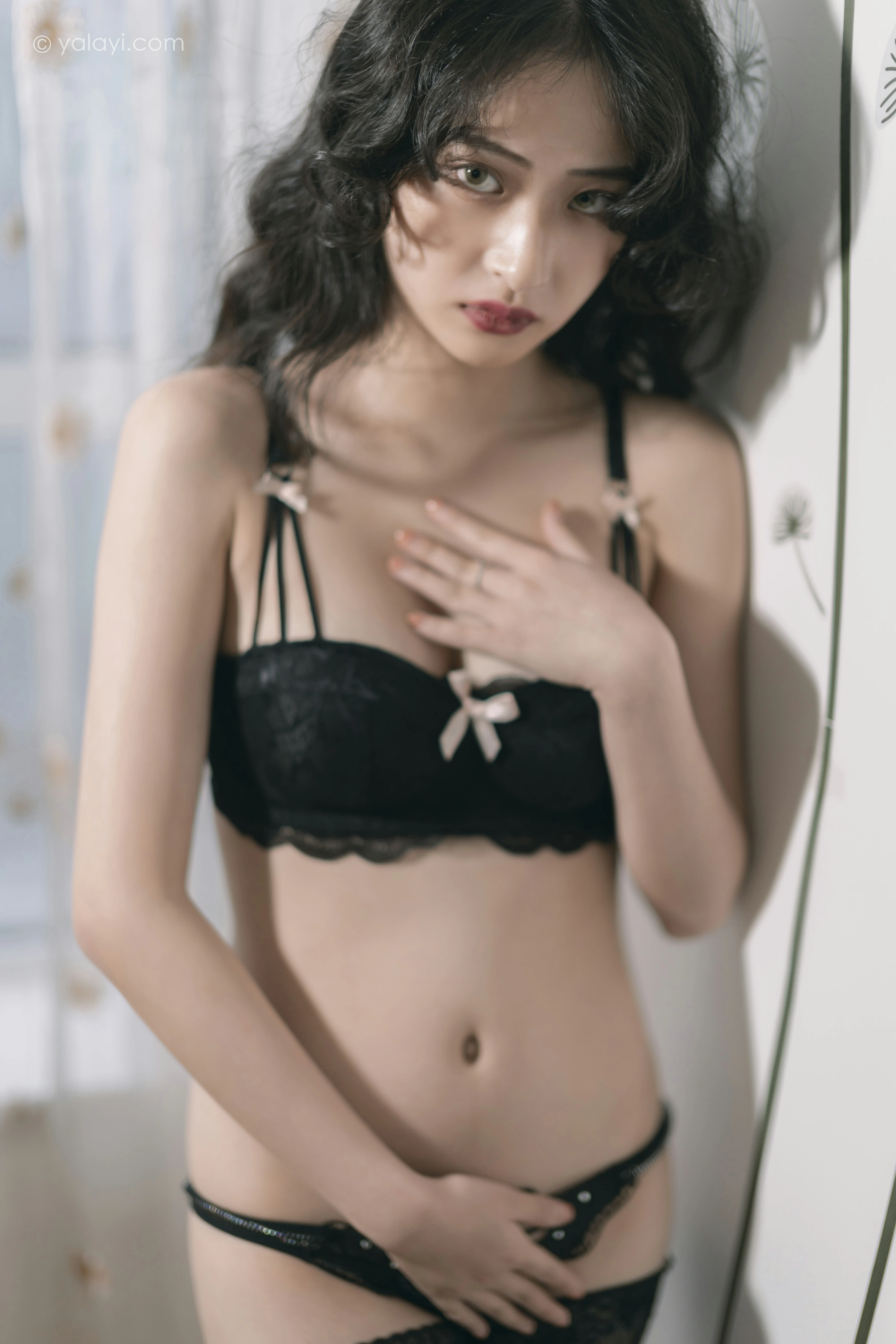 [YALAYI雅拉伊]NO.842 黑蝴蝶 西子 黑色蕾丝内衣加黑丝美腿性感私房写真集第6张