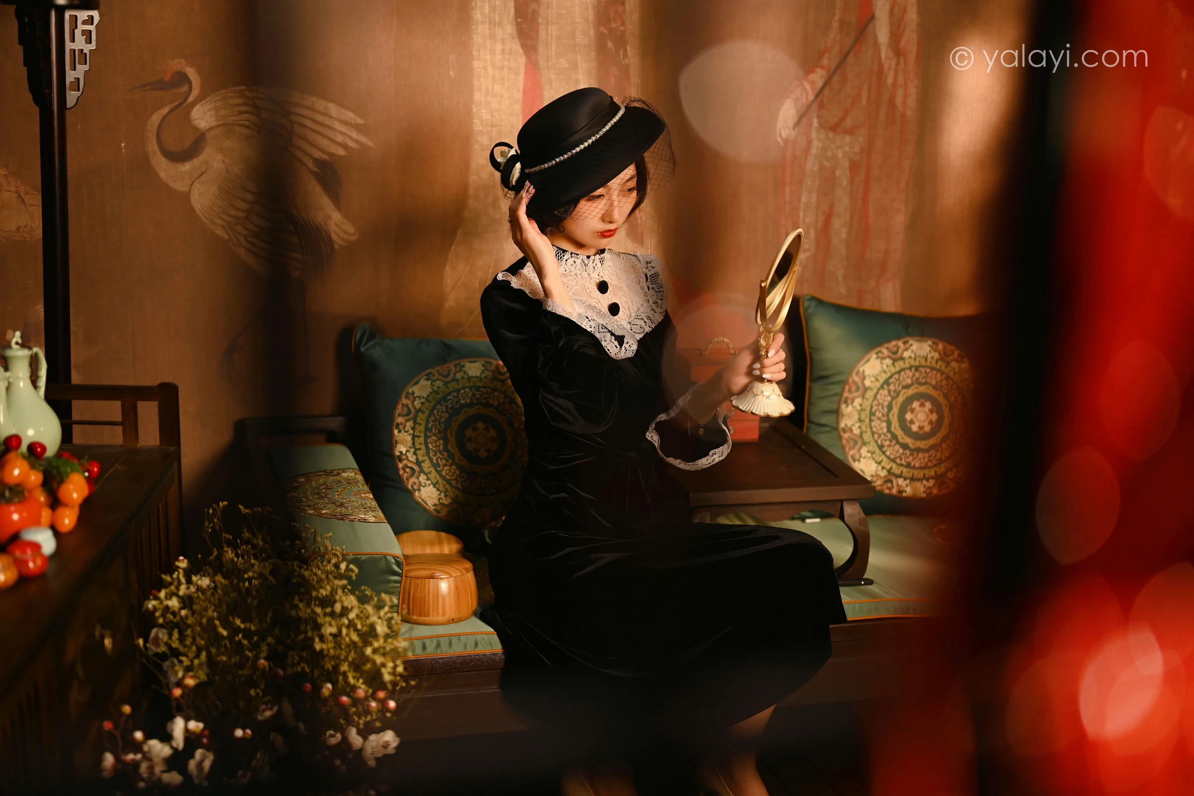 [YALAYI雅拉伊]2022.01.15 莫忘我 佳佳 黑色蕾丝镂空礼服裙性感私房写真集第4张