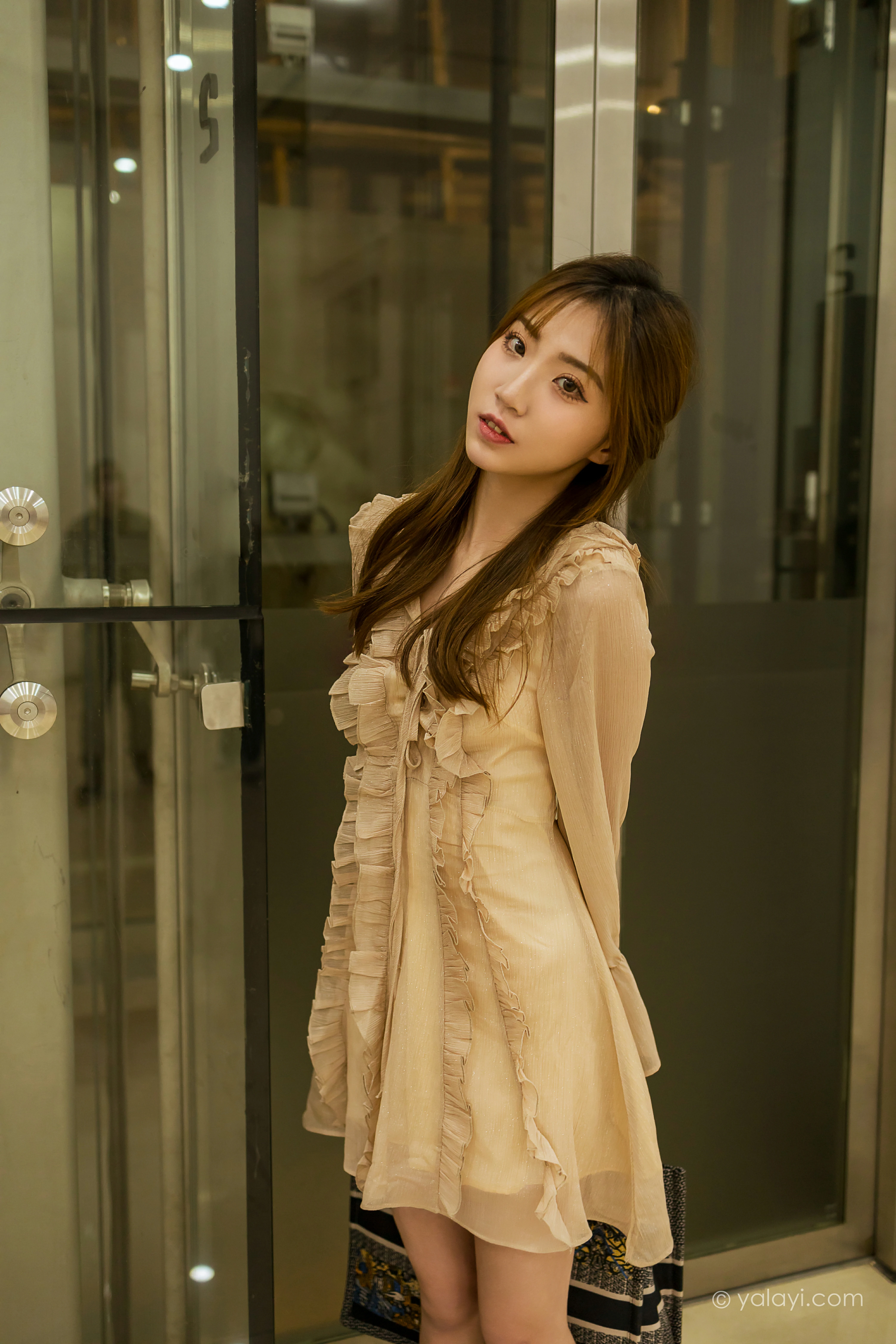 [YALAYI雅拉伊]NO.782 牵你的手 小乔 粉色透视连衣裙清纯可爱写真集第6张