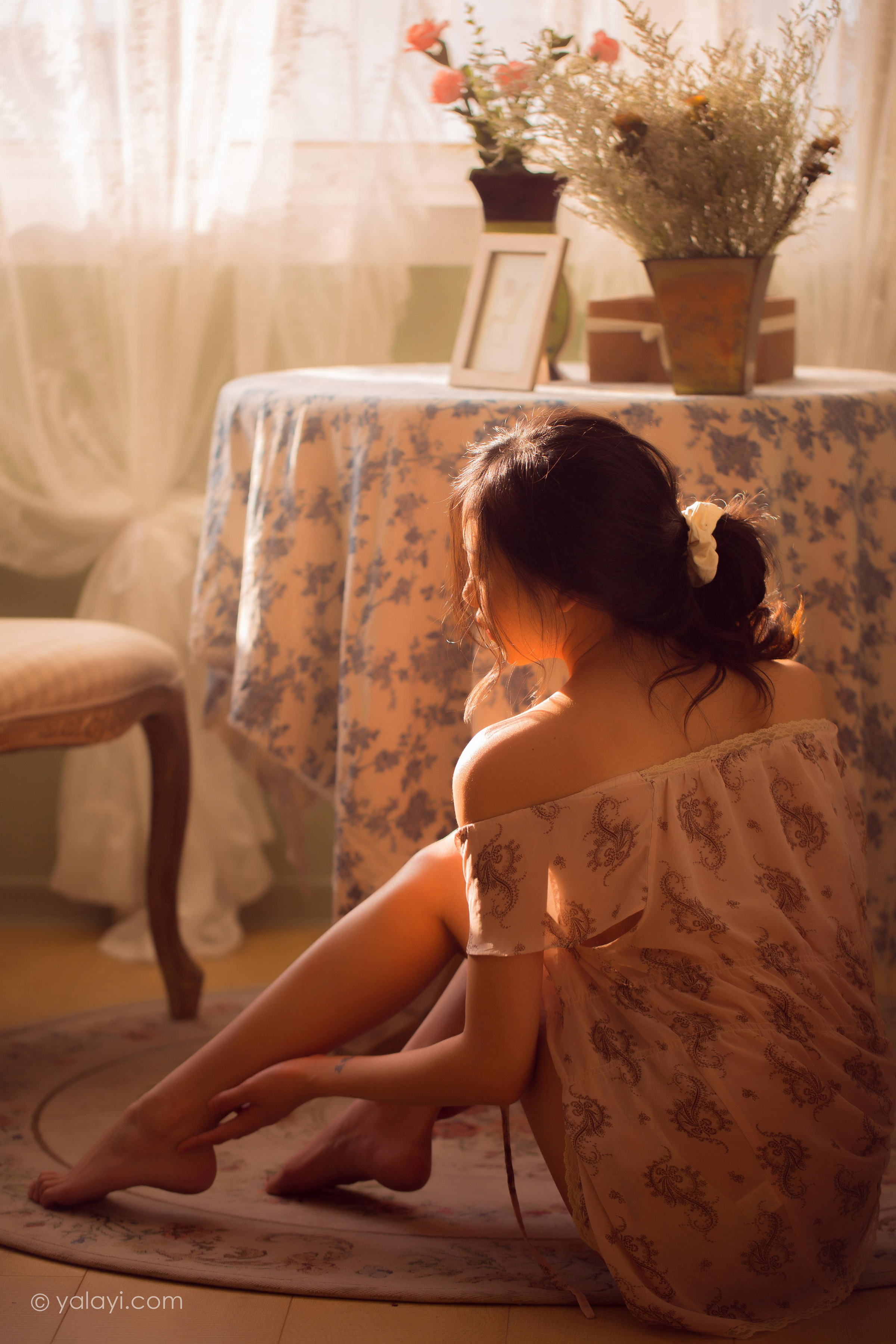 [YALAYI雅拉伊]2022.08.01 暂时的花儿 橘子 白色透视抹胸连衣裙居家性感私房写真集第10张