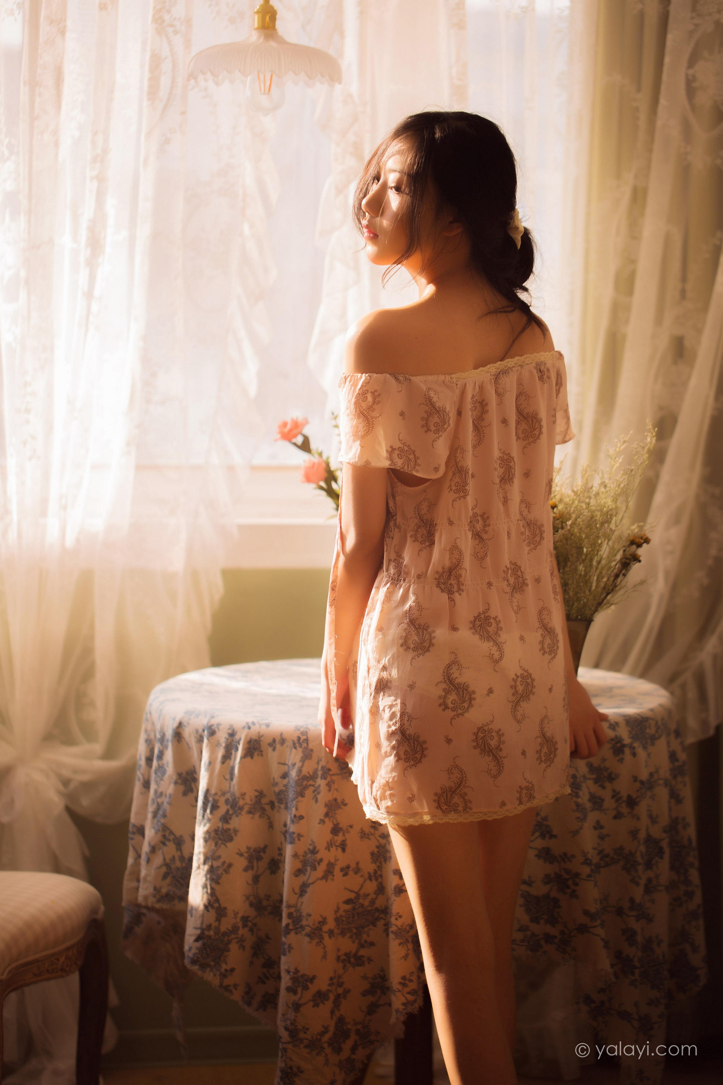 [YALAYI雅拉伊]2022.08.01 暂时的花儿 橘子 白色透视抹胸连衣裙居家性感私房写真集第10张