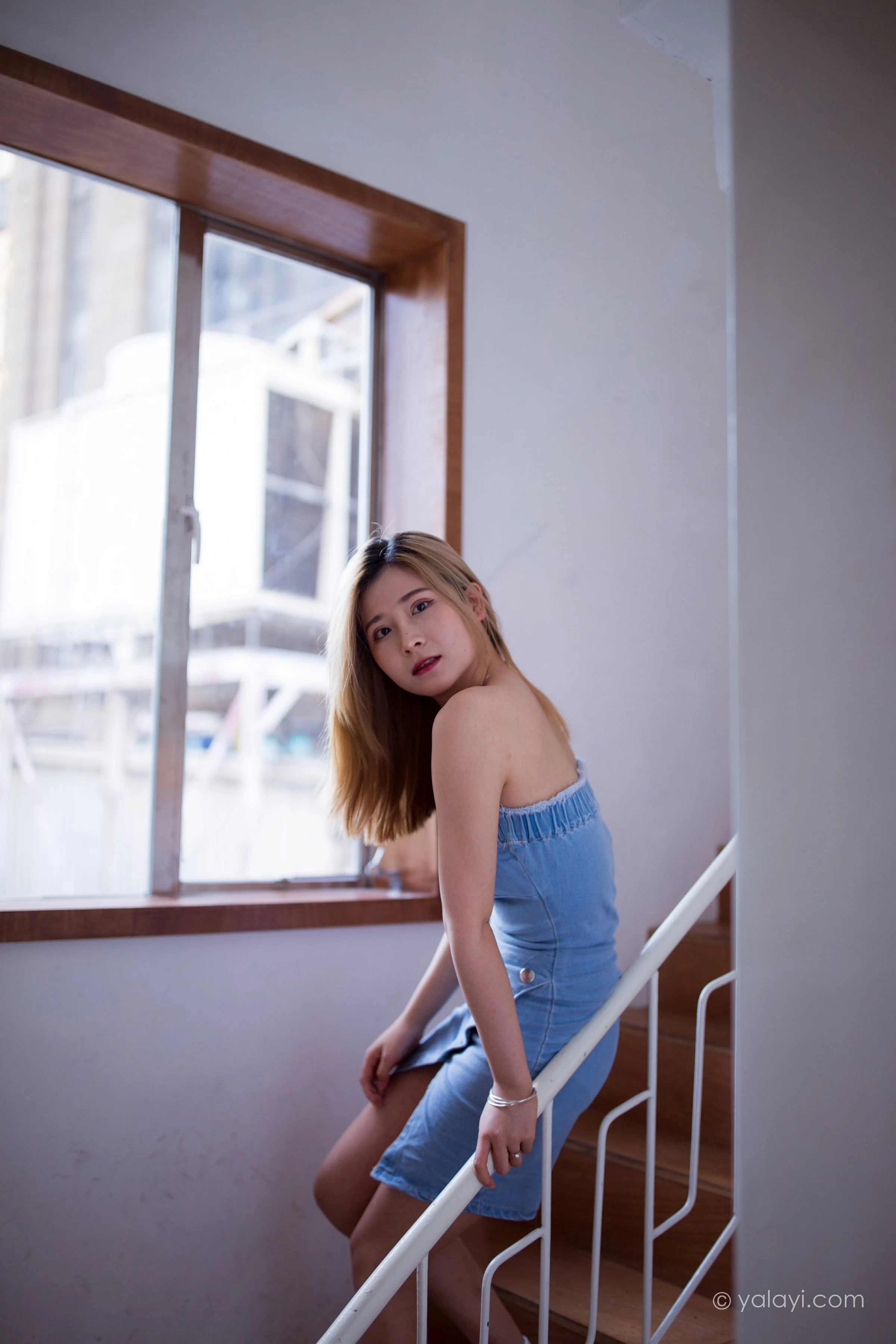 [YALAYI雅拉伊]NO.703 《那时在午后》 梦涵 牛仔抹胸连衣裙居家私房写真集第5张