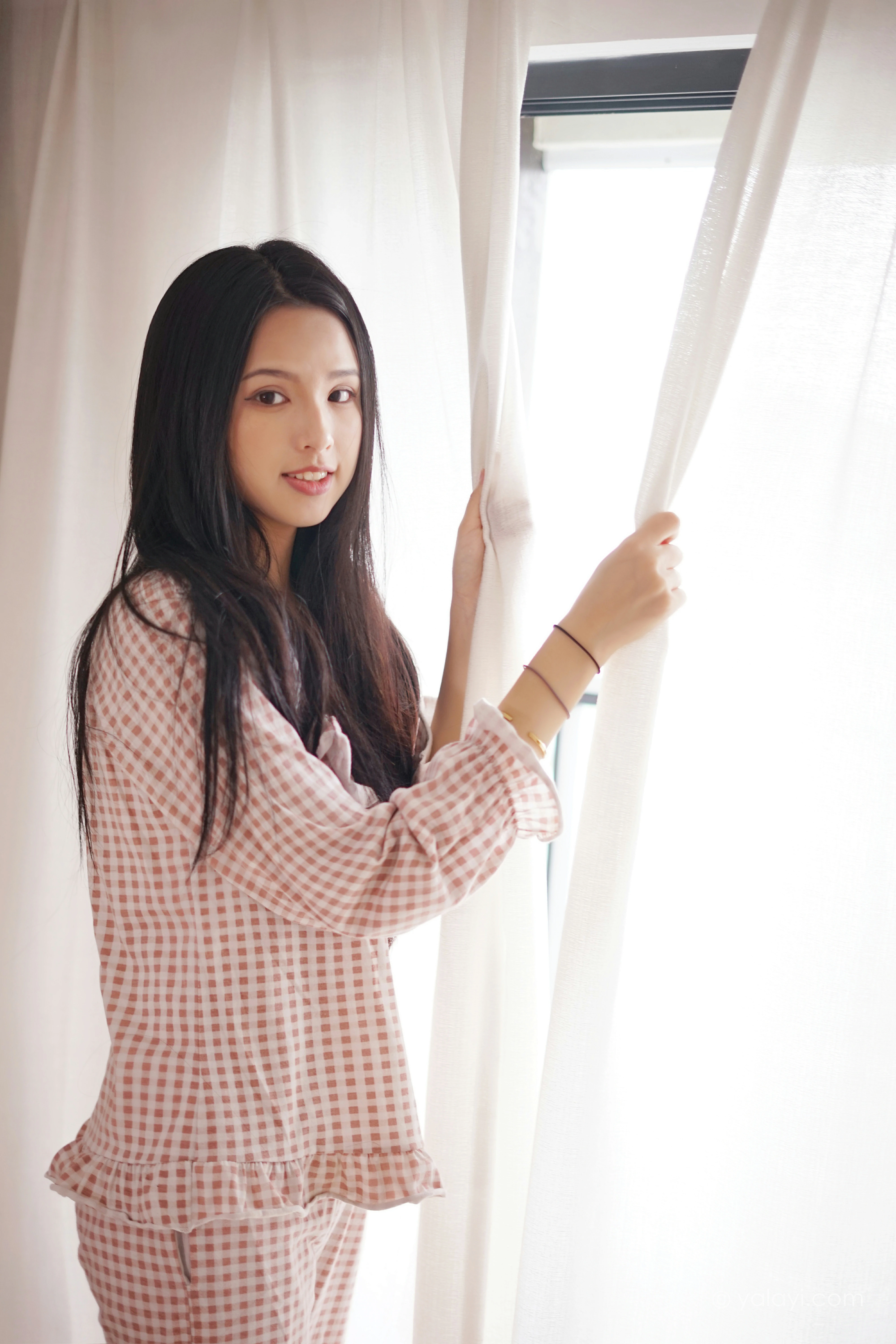 [YALAYI雅拉伊]NO.843 在家千日好 溪若 粉色睡衣加睡裤清纯可爱私房写真集第7张