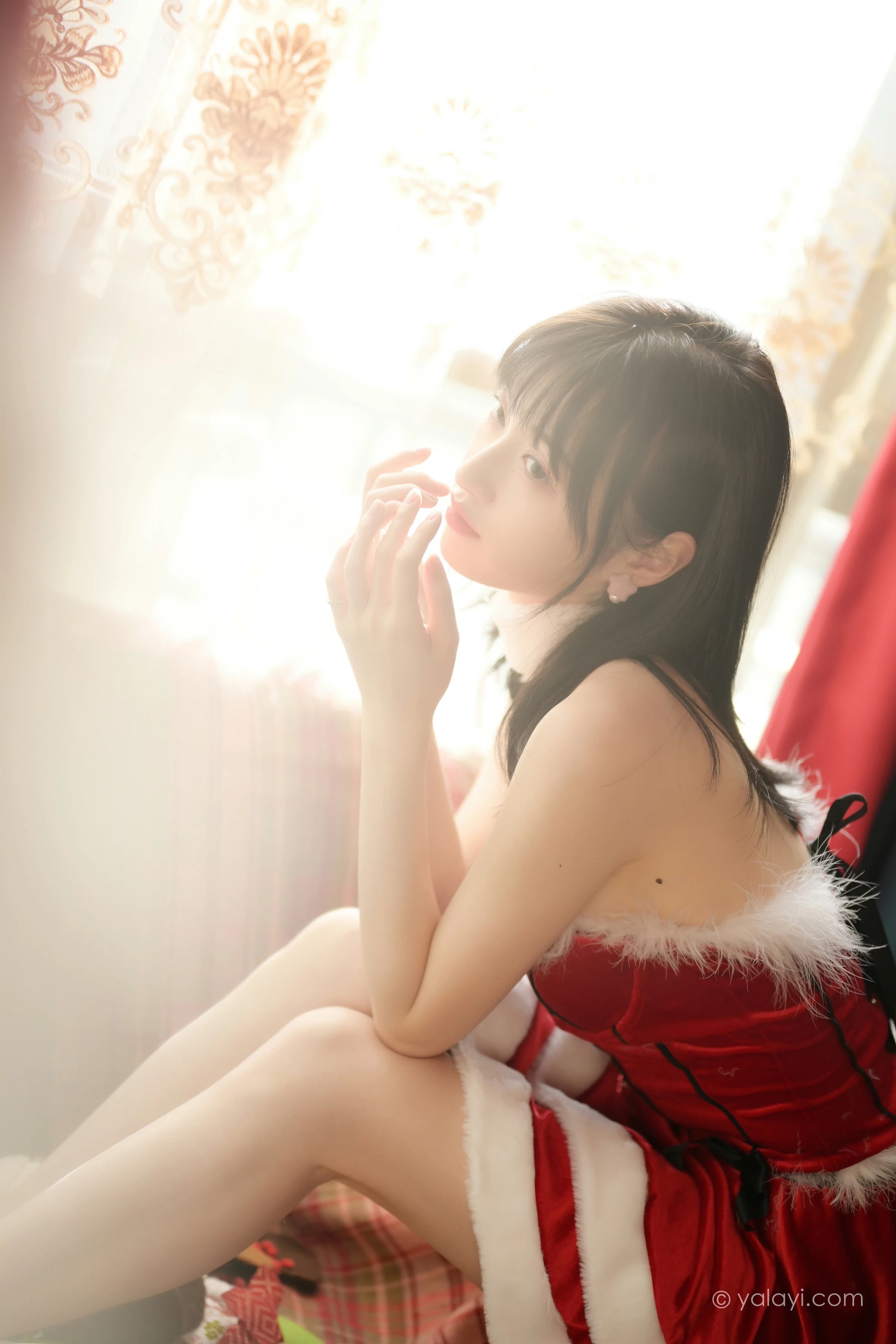 [YALAYI雅拉伊]2021.12.25 平平安安 京京 红色抹胸圣诞女郎制服裙性感私房写真集第9张
