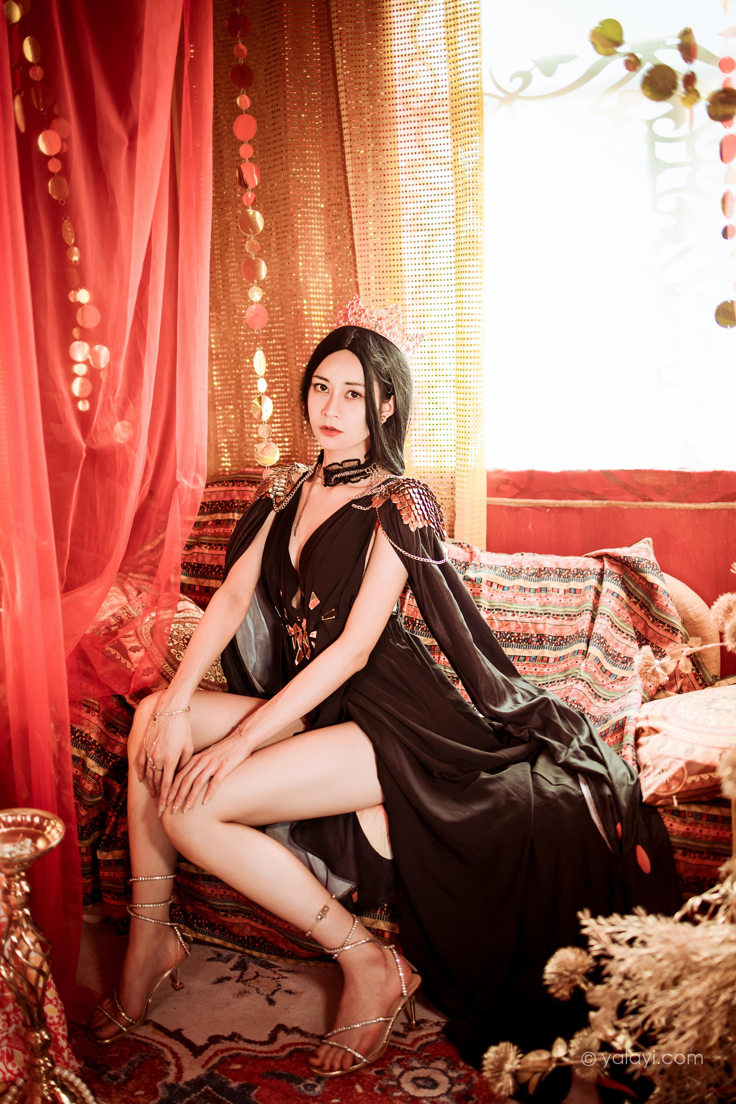 [YALAYI雅拉伊]2022.07.29 鬼刀公主 陈若冰 黑色披肩加黑色深V情趣礼服裙性感私房写真集第7张