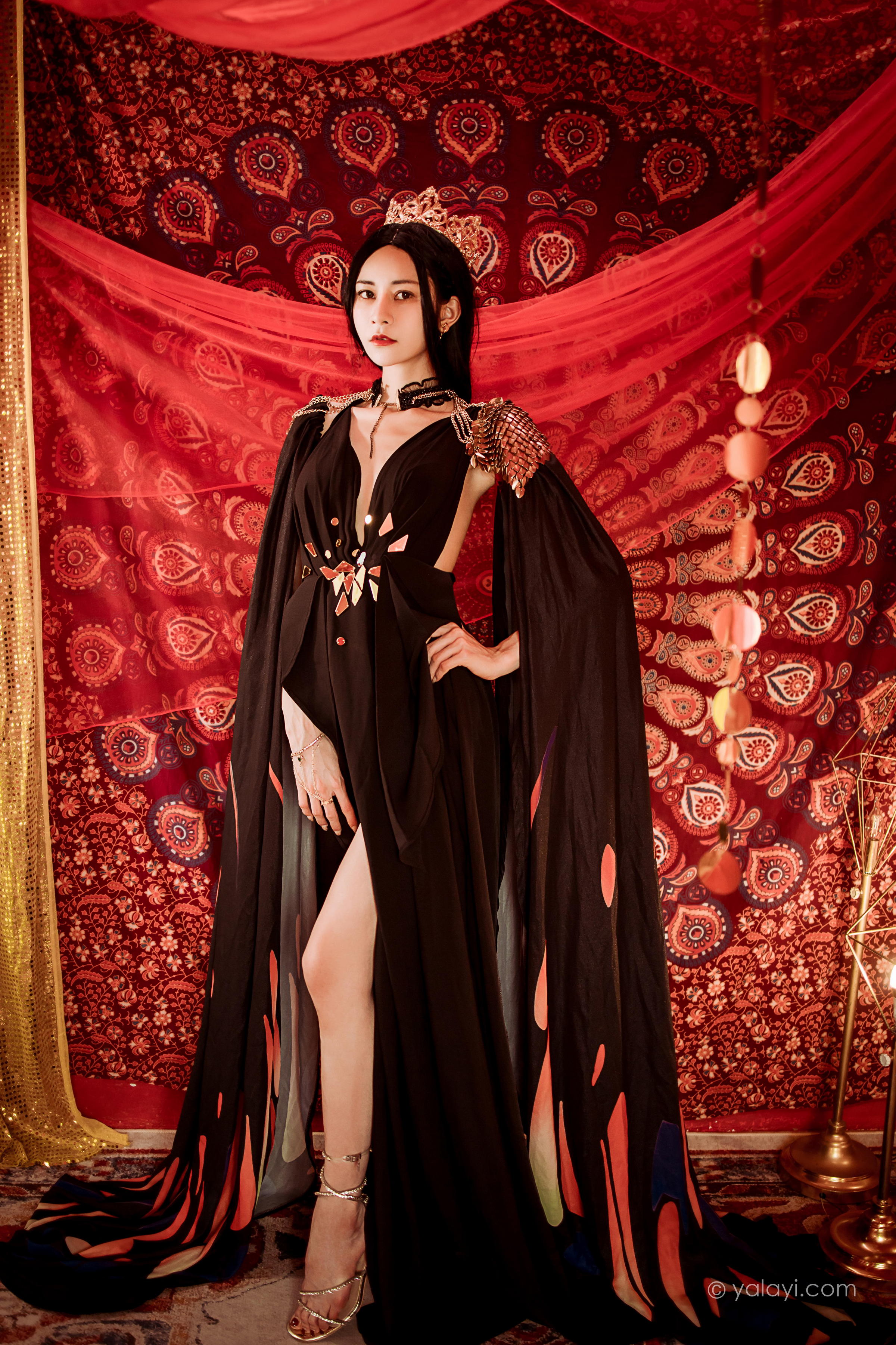 [YALAYI雅拉伊]2022.07.29 鬼刀公主 陈若冰 黑色披肩加黑色深V情趣礼服裙性感私房写真集第1张